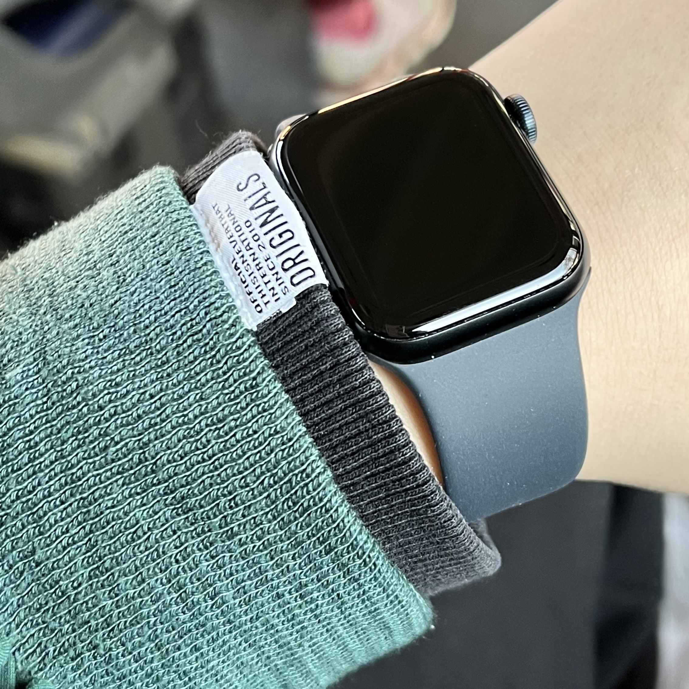 Apple Watch SE 40mm GPS Midnight Aluminum Case with Sport Band Midnight (Korean Ver.) 착용 스타일