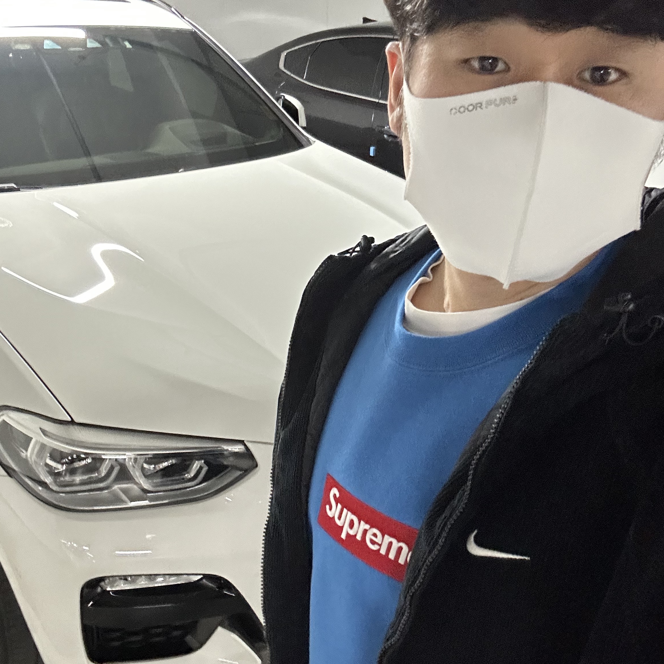 Supreme Box Logo Crewneck Blue - 22FW, Supreme x Nike Arc Corduroy Hooded Jacket Black - 22SS 착용 스타일