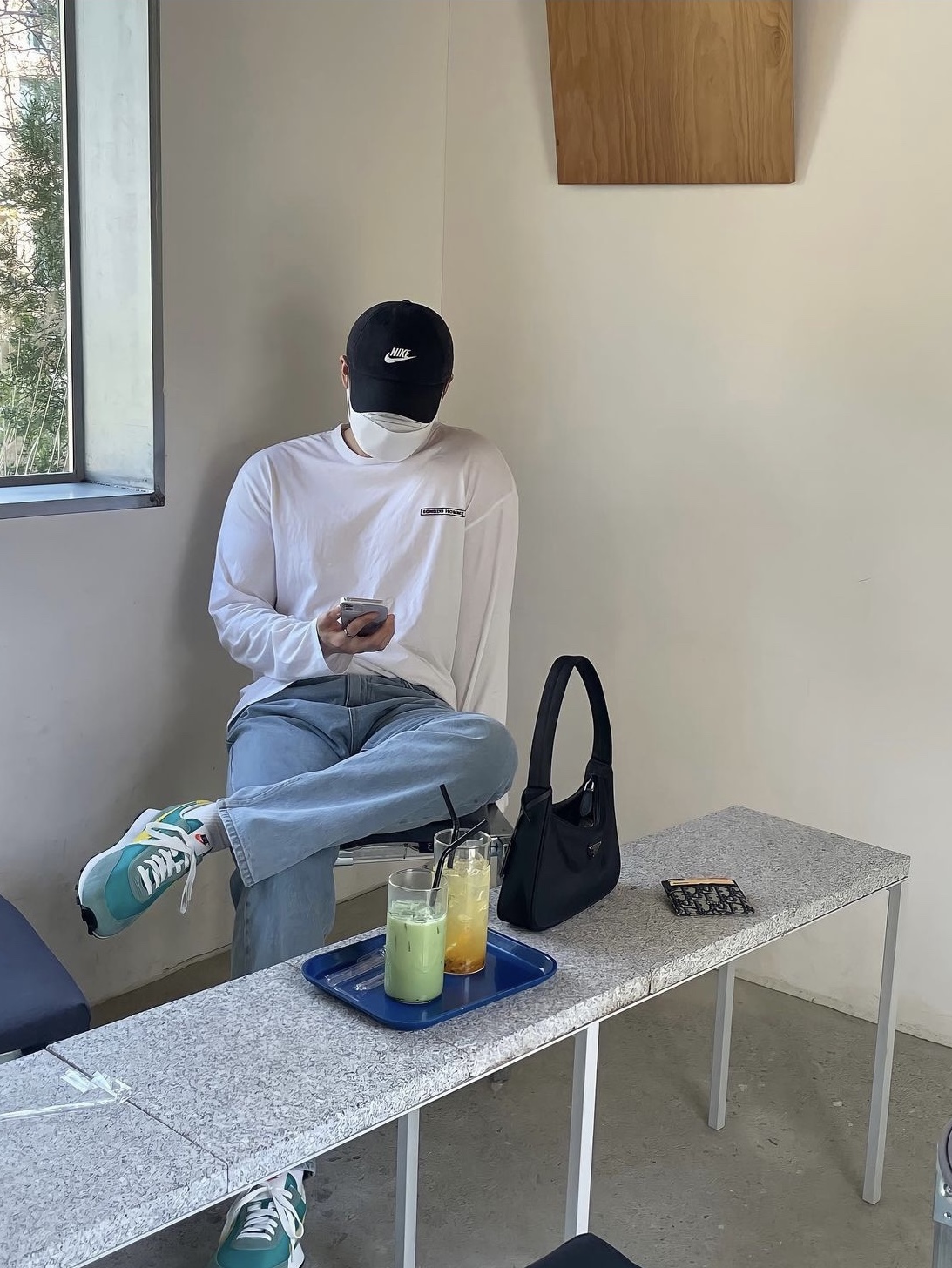 Nike Heritage 86 Futura Washed Cap Black White, Prada Re-Edition 2000 Re-Nylon Mini Shoulder Bag Black 착용 스타일 - 2