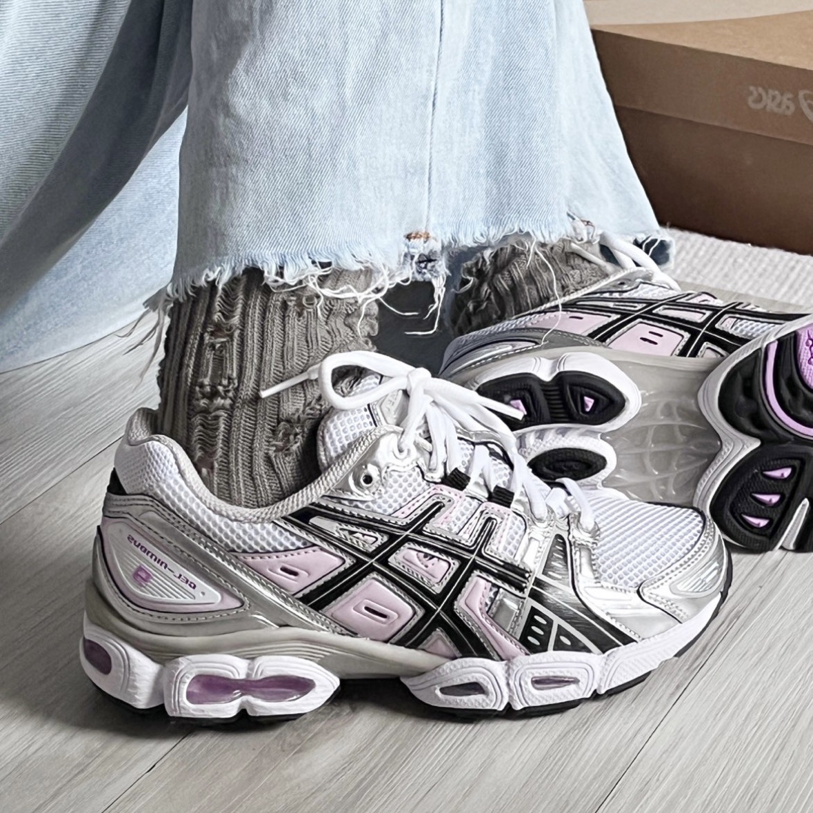 (W) Asics Gel-Nimbus 9 White Black 착용 스타일