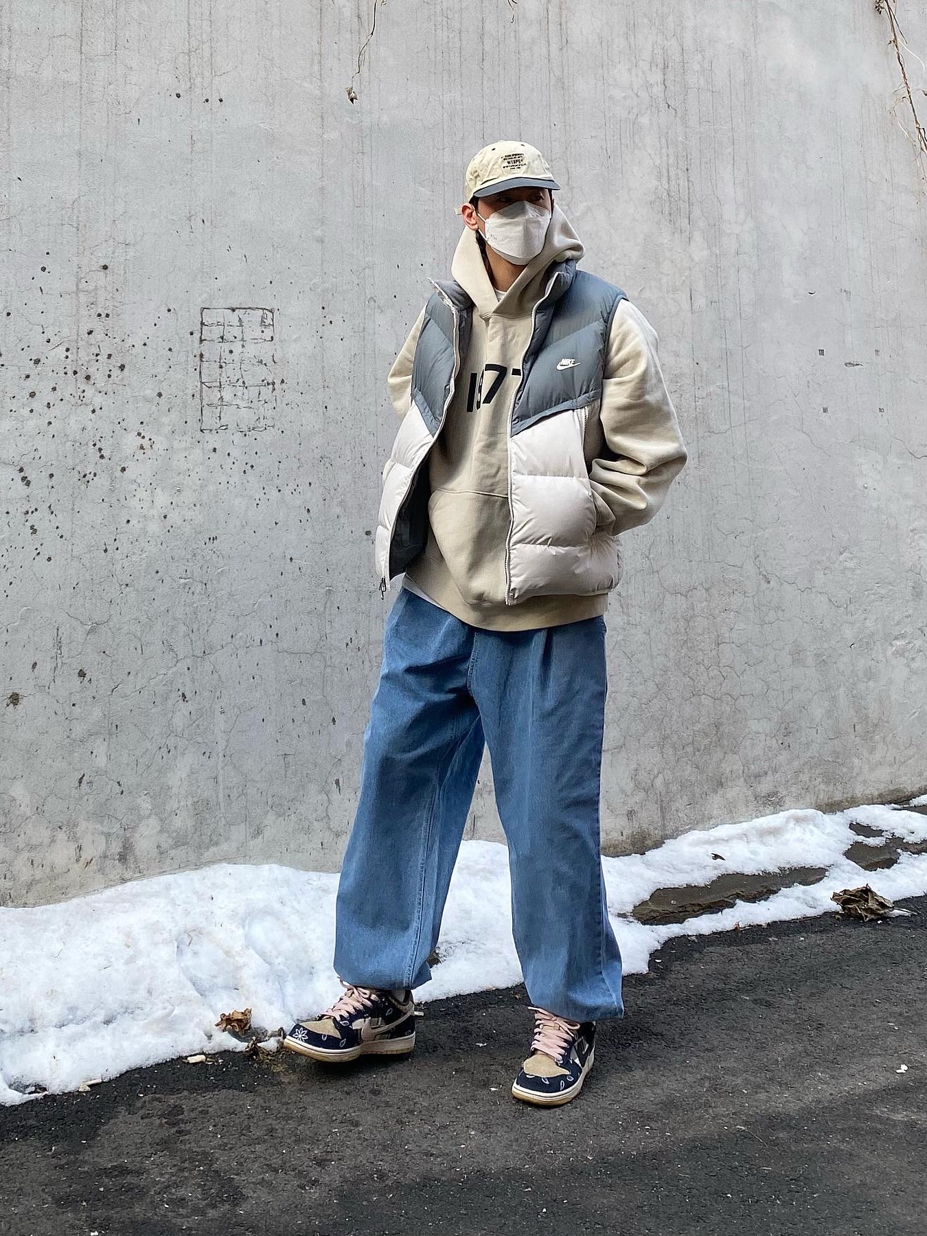 Nike x Travis Scott SB Dunk Low, Essentials 1977 Hoodie Wheat - 22SS 착용 스타일 - 1