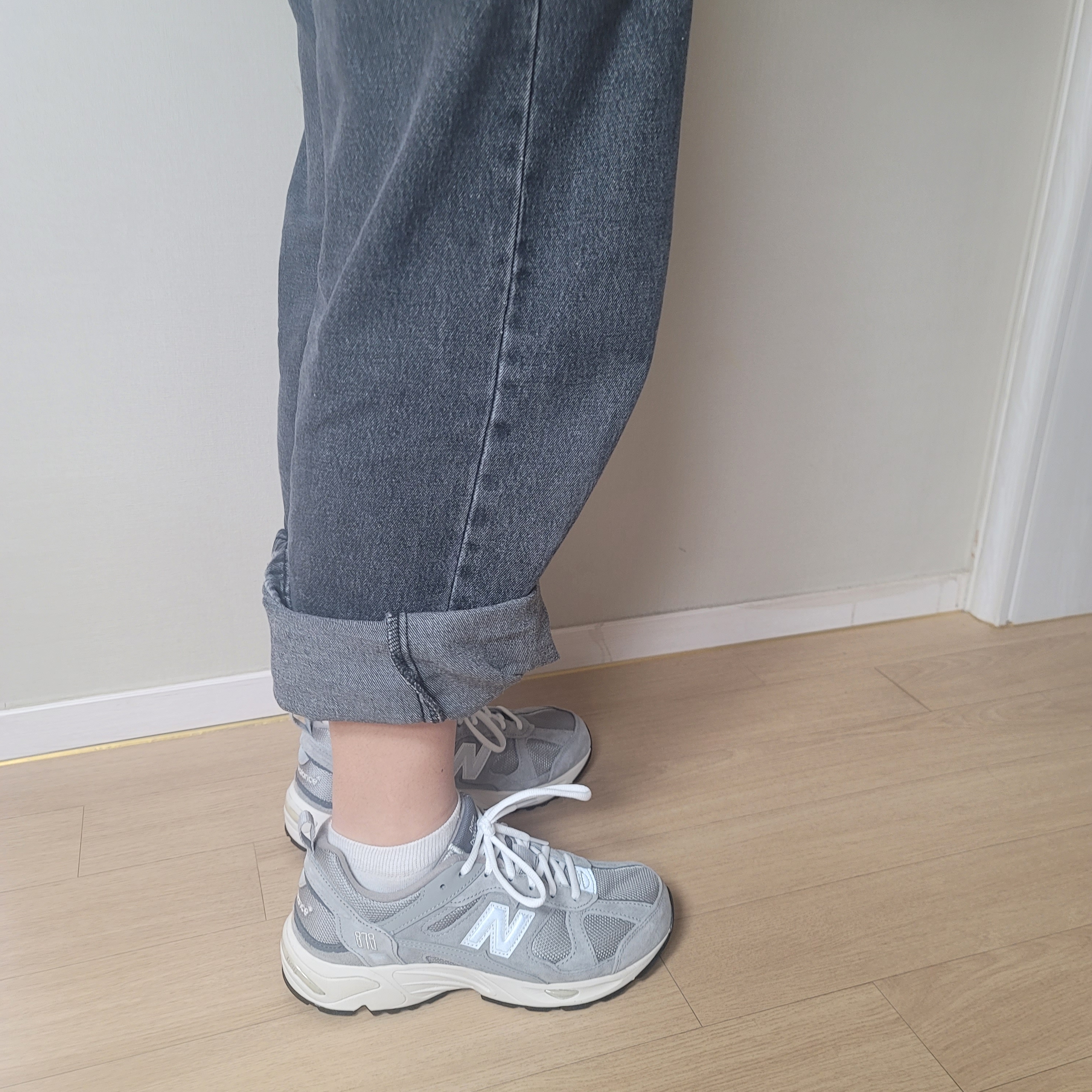 New Balance 878 Gray 착용 스타일