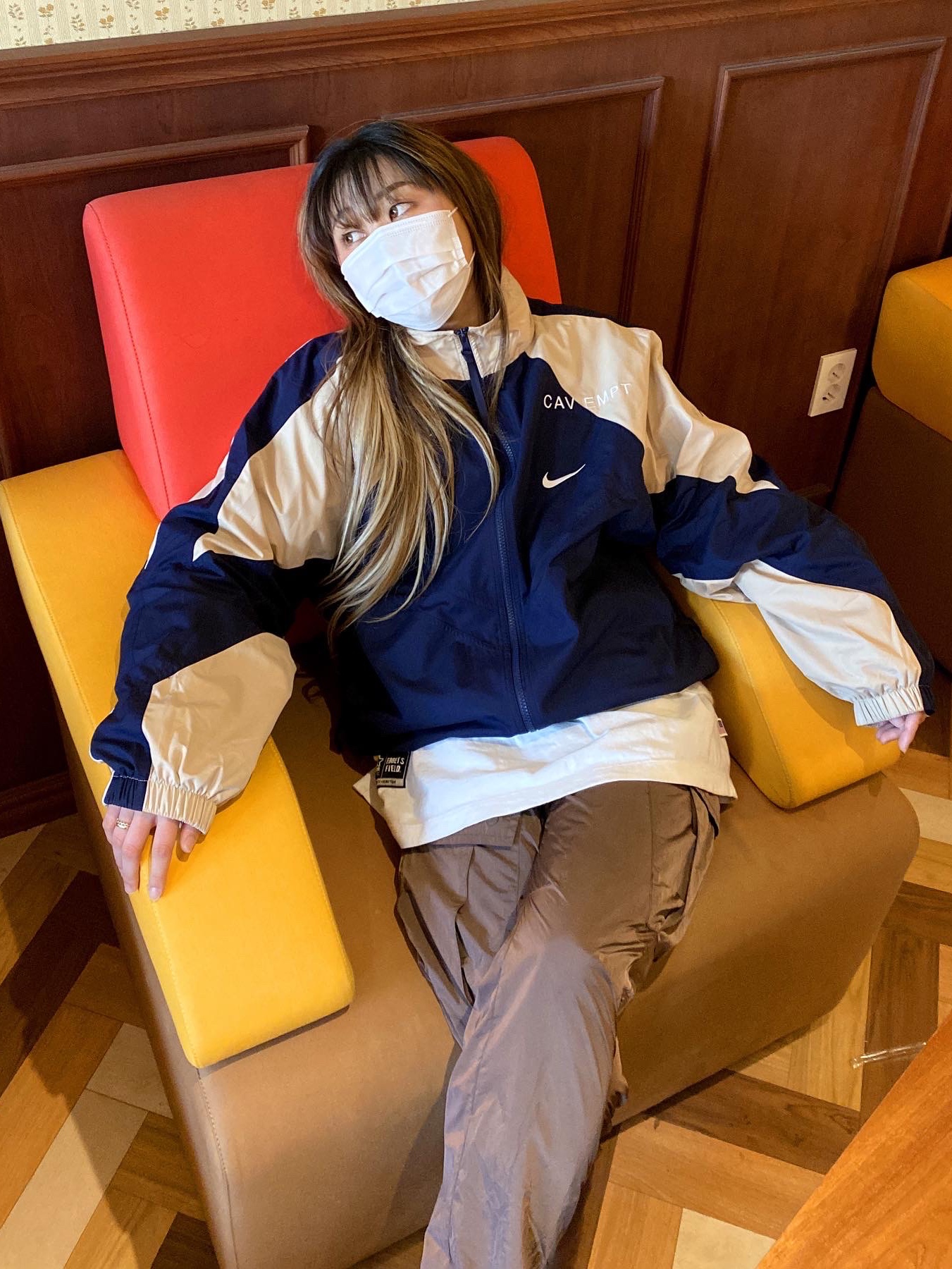 (W) Jordan 4 x Off-White Retro SP Sail, Nike x Cav Empt Track Jacket Navy 착용 스타일 - 3