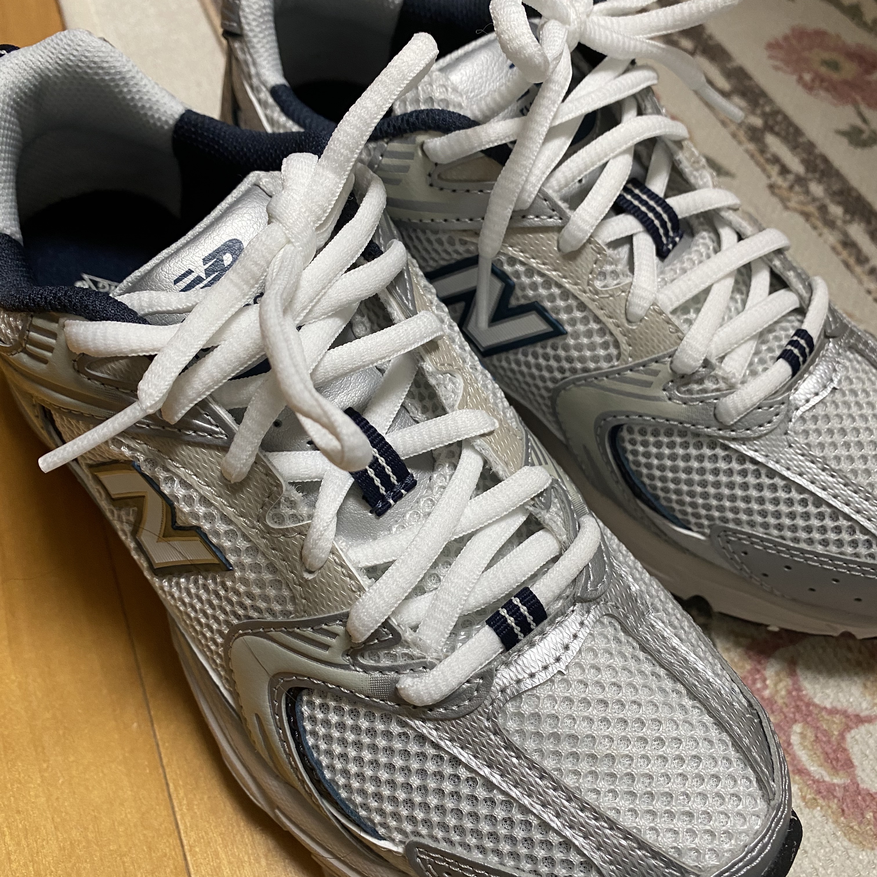 New Balance 530 Steel Grey 착용 스타일 - 2