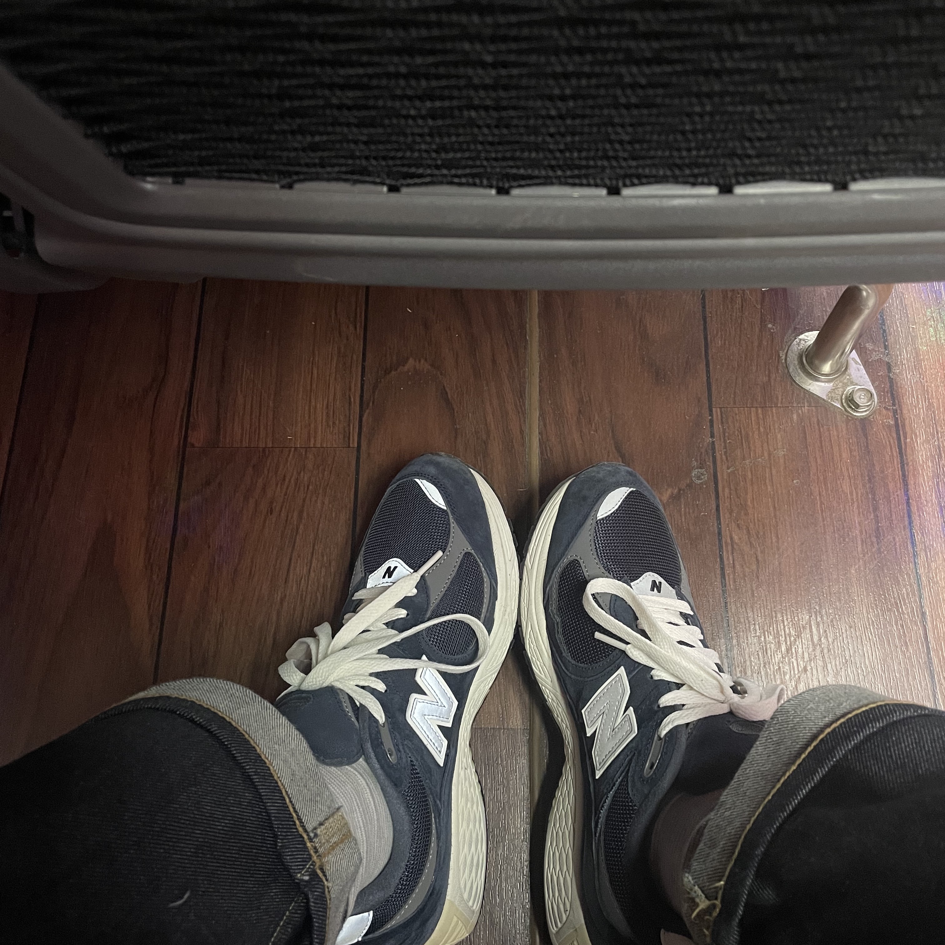 New Balance 2002R Eclipse Castlerock 착용 스타일 - 2