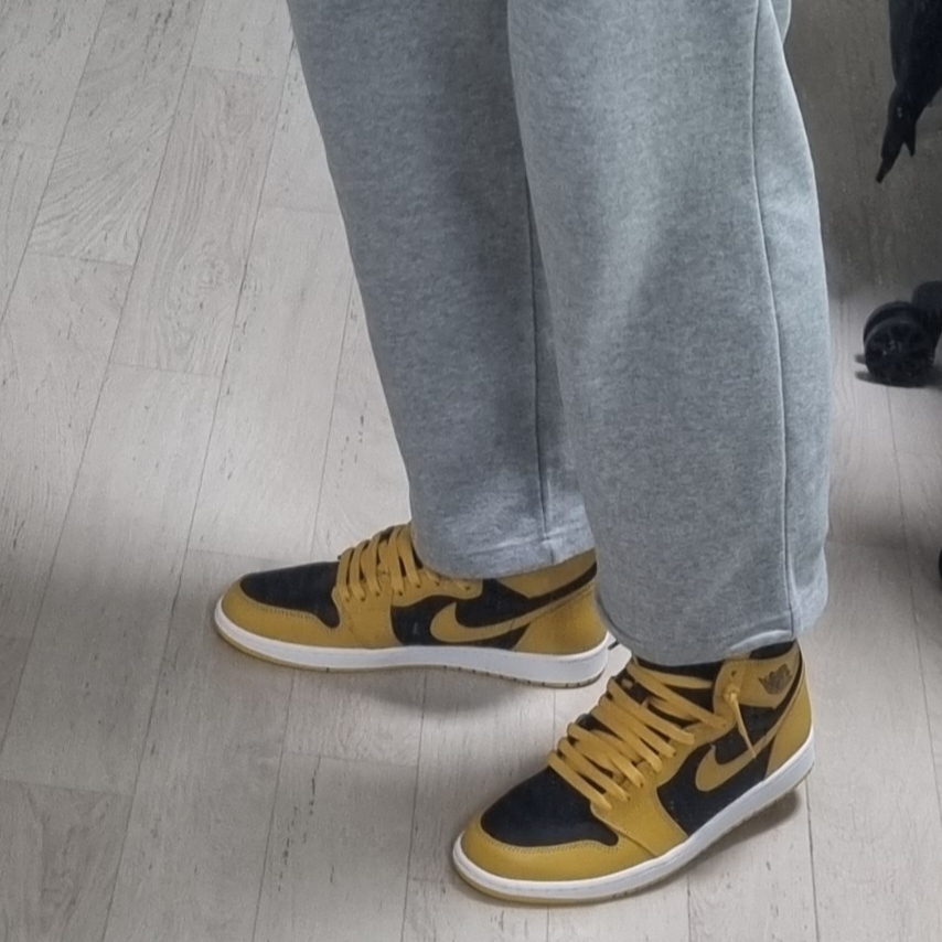 Jordan 1 Retro High OG Pollen, Jordan 1 Retro Low OG Black and Dark Powder Blue 착용 스타일 - 2
