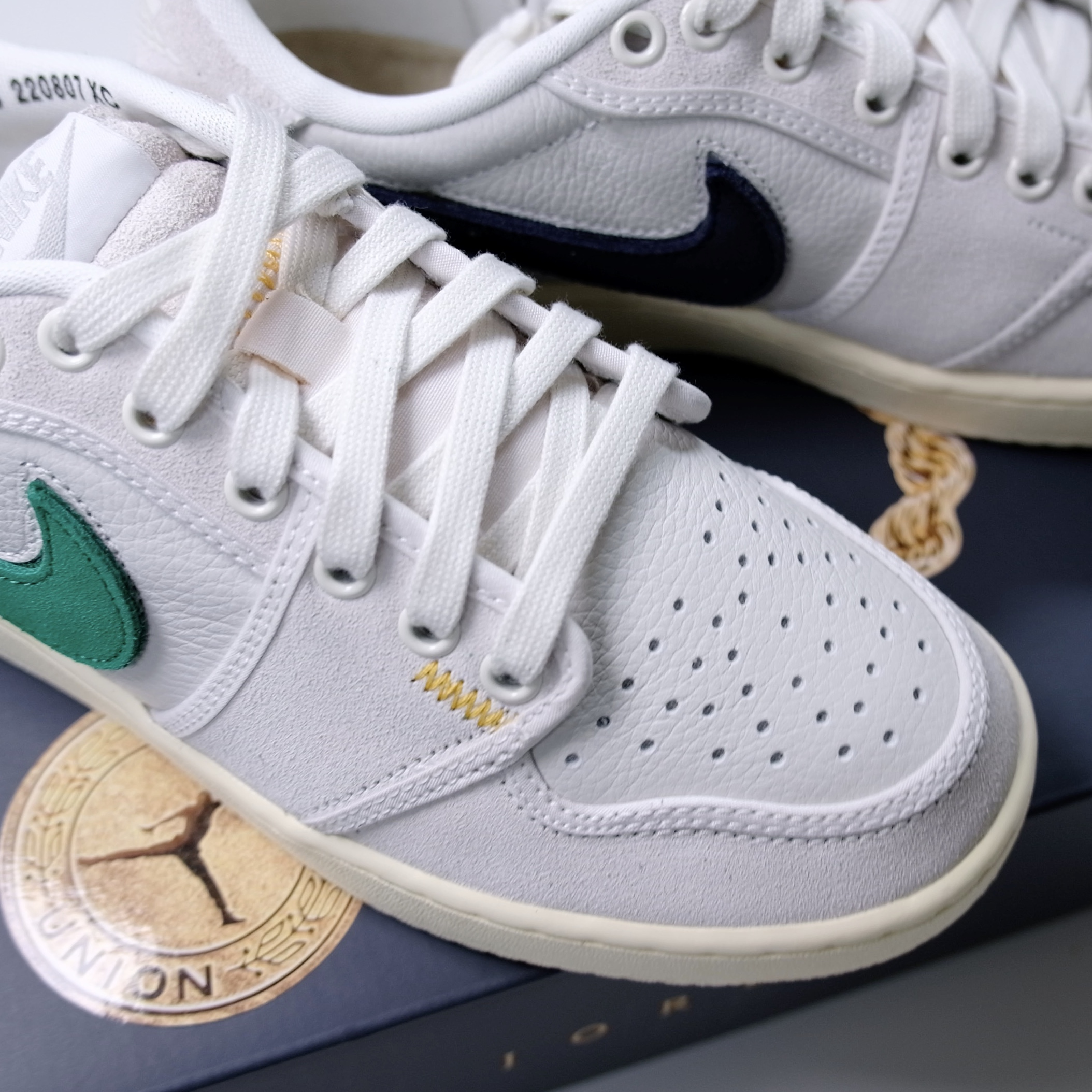 Jordan 1 x Union KO Low Sail Neutral Grey 착용 스타일 - 1