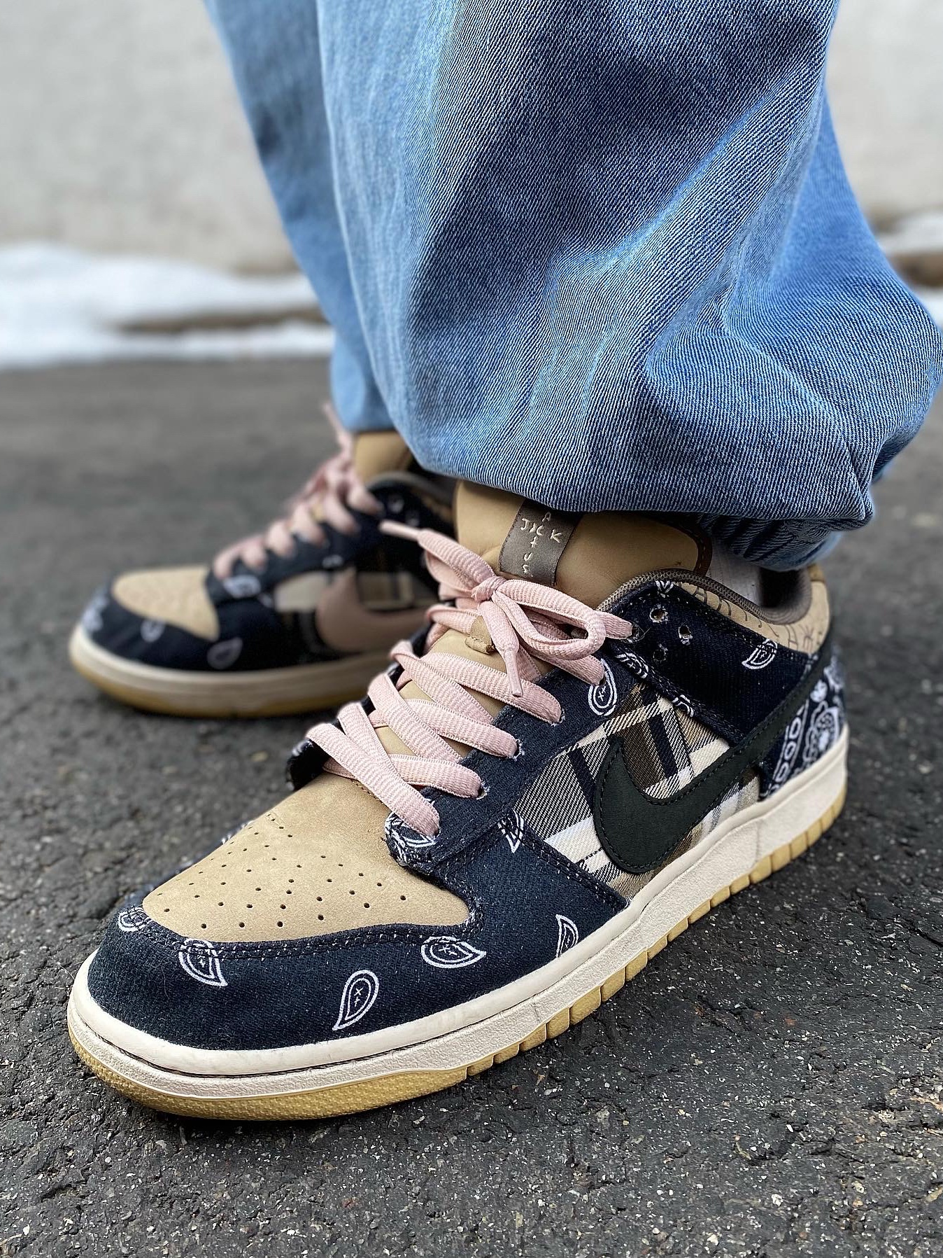 Nike x Travis Scott SB Dunk Low, Essentials 1977 Hoodie Wheat - 22SS 착용 스타일 - 5
