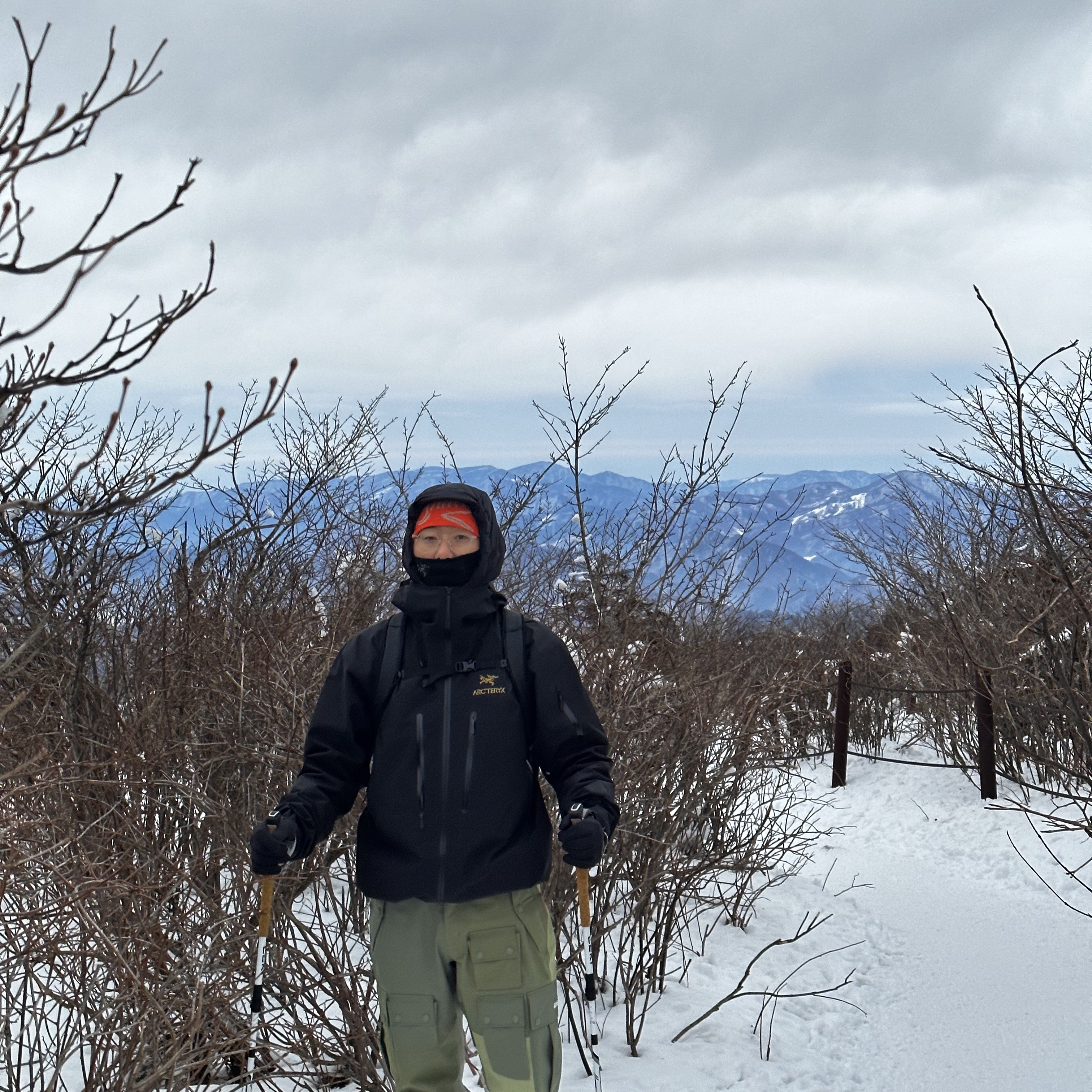 Nike ACG Mountain Fly Gore-Tex Black and Dark Grey, Arc'teryx Bird Head Toque Phenom 착용 스타일 - 2