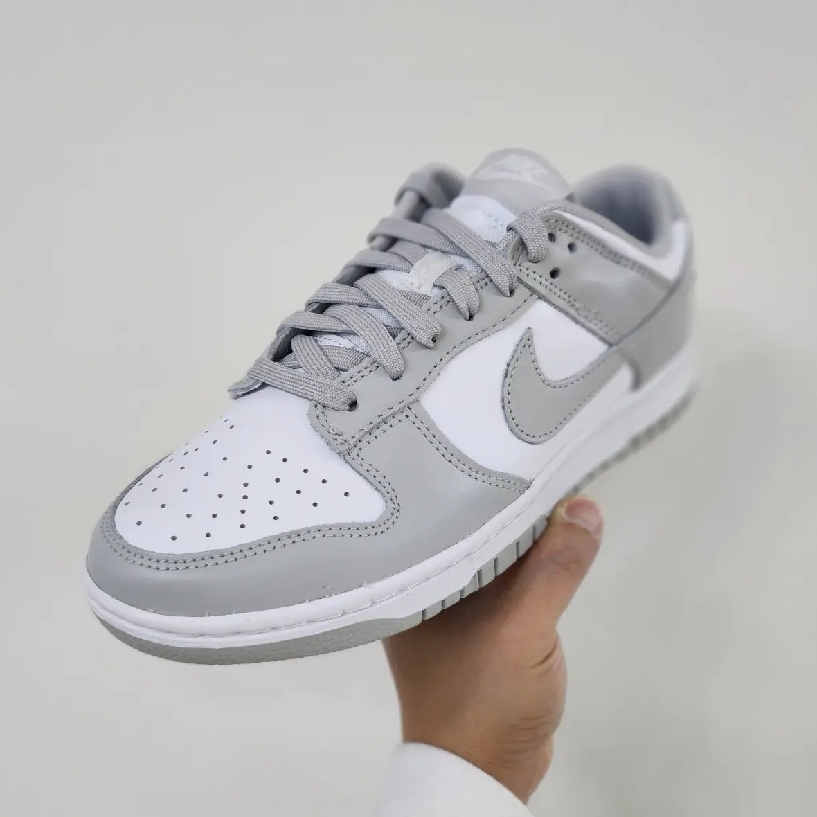 Nike Dunk Low Retro Grey Fog 착용 스타일 - 1