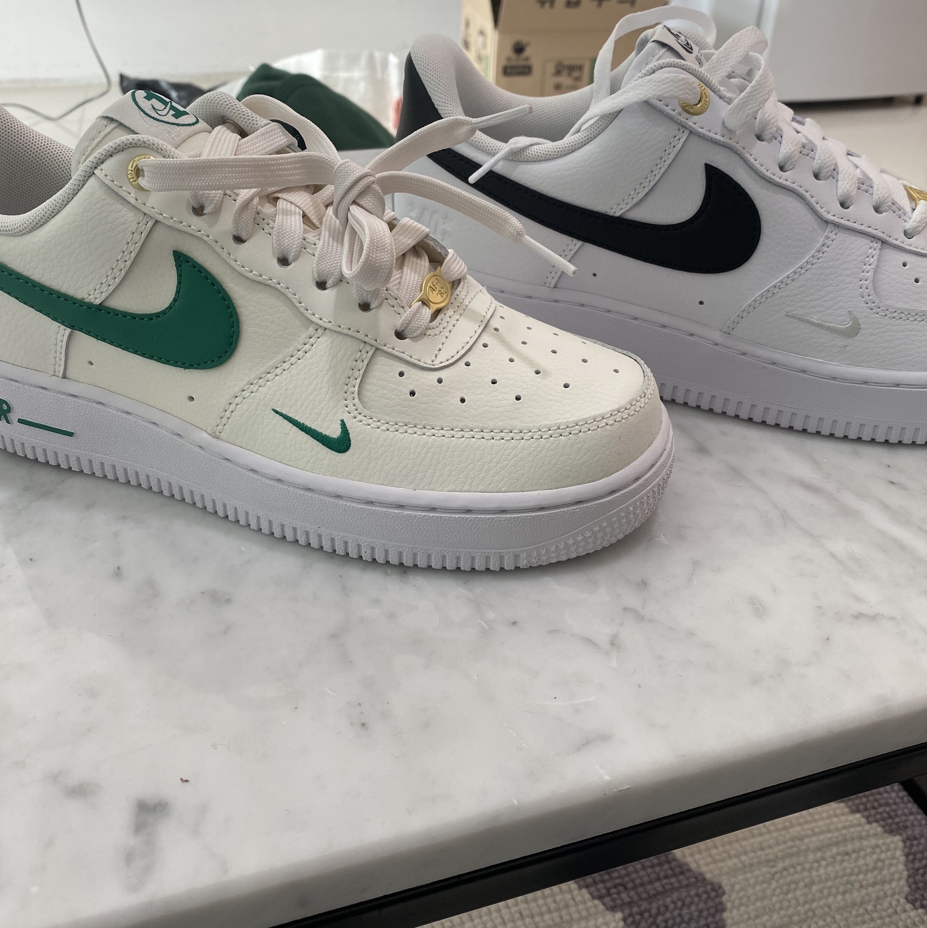 Nike Air Force 1 '07 LV8 40th Anniversary Join Forces White Black, (W) Nike Air Force 1 '07 SE 40th Anniversary Join Forces Sail Malachite 착용 스타일