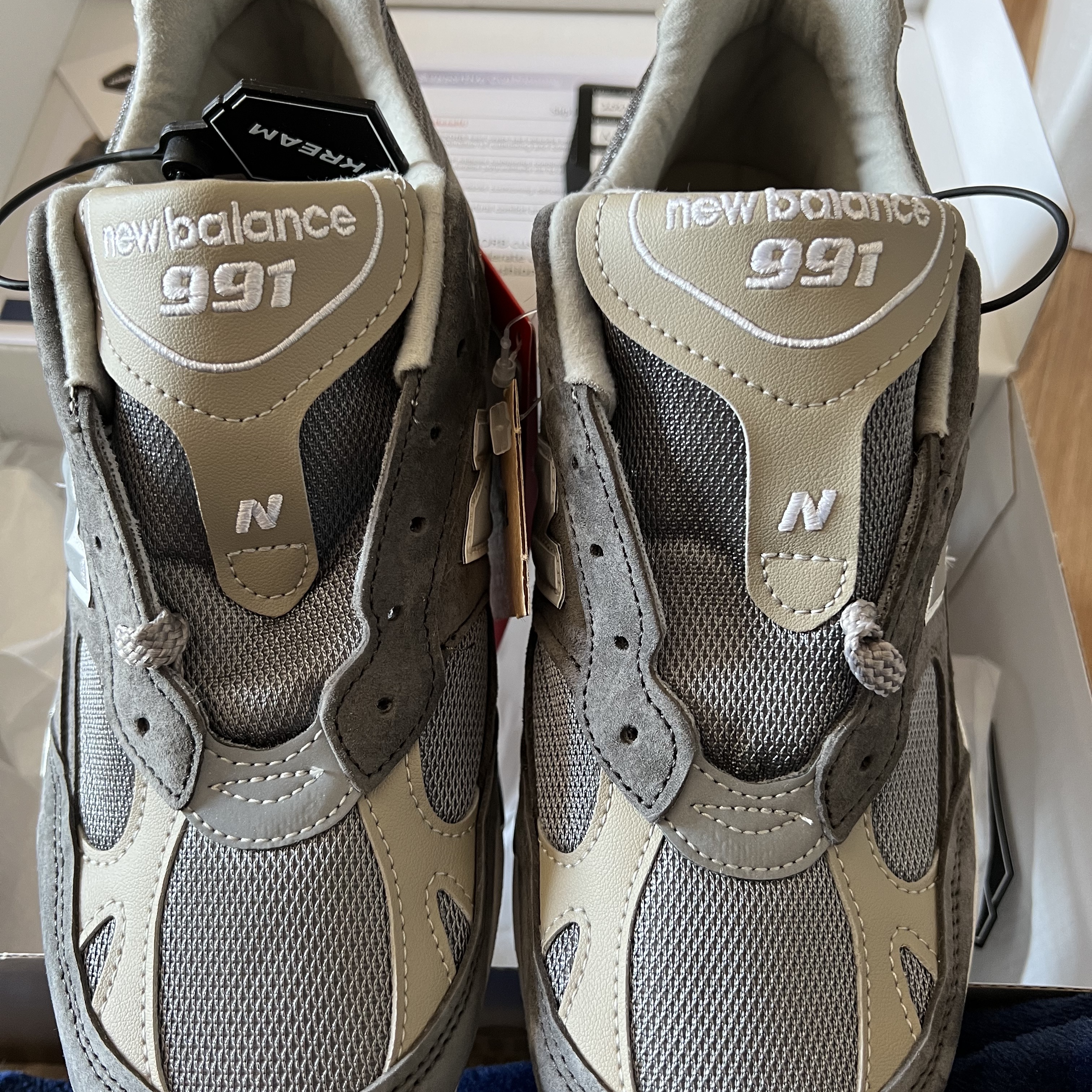New Balance 991 Made in UK 40th Anniversary Grey 착용 스타일 - 3