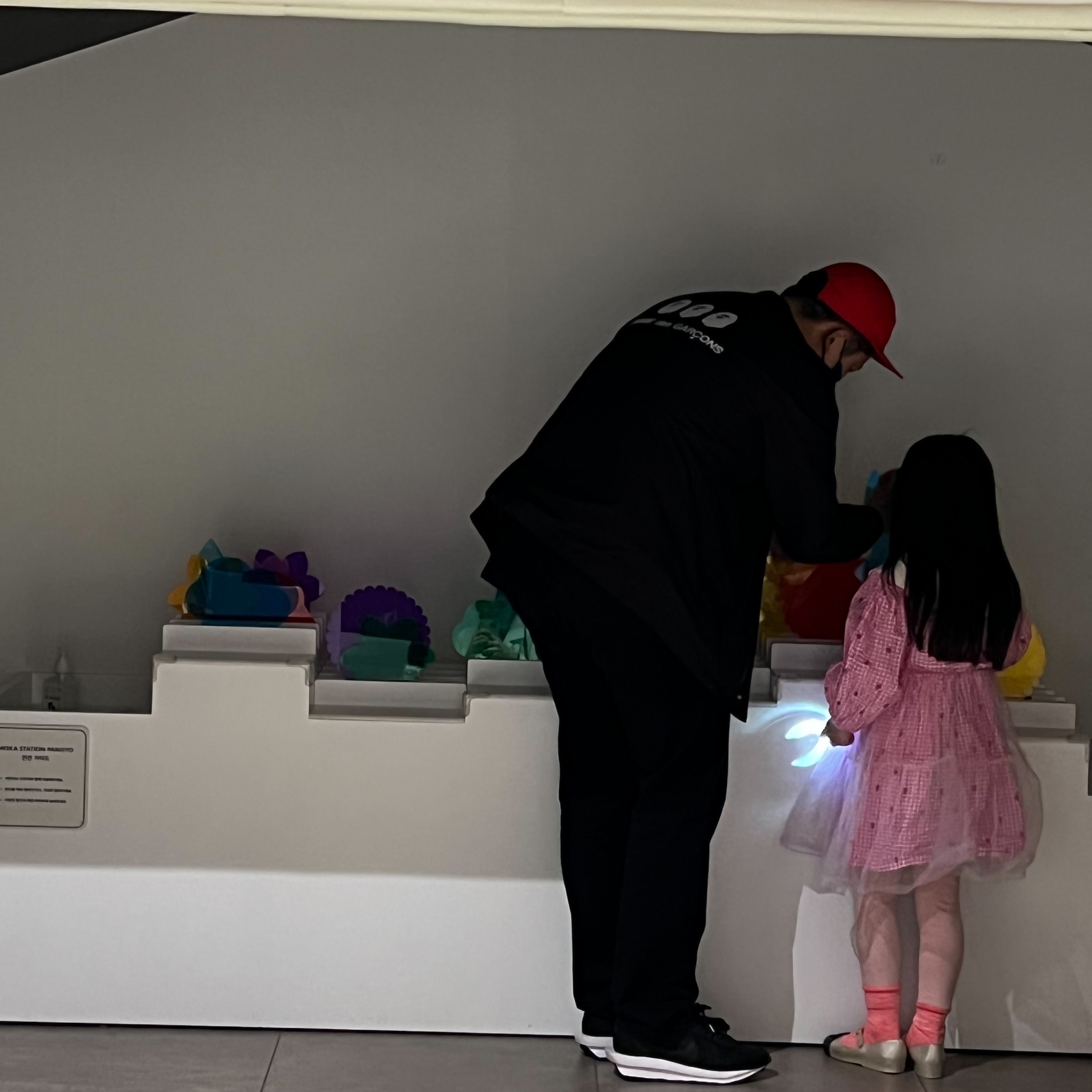 Nike x Sacai LDWaffle Black Nylon, Supreme Coated Cordura Camp Cap Red - 22SS 착용 스타일