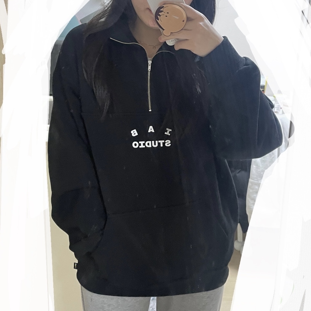IAB Studio Half Zip-Up Black White 착용 스타일 - 1