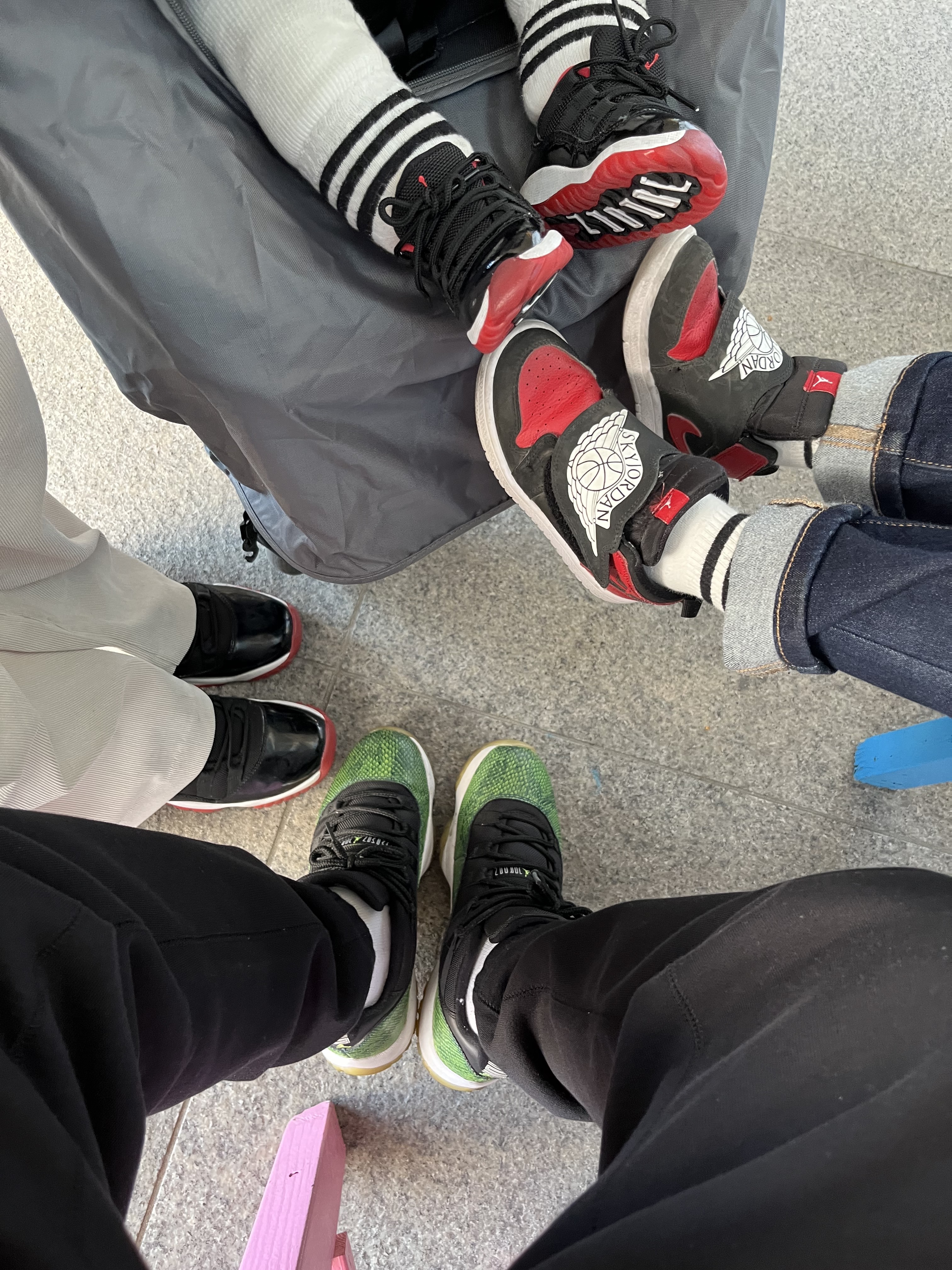 Jordan 11 Retro Low Green Snakeskin, Jordan 11 Retro Low Bred 착용 스타일