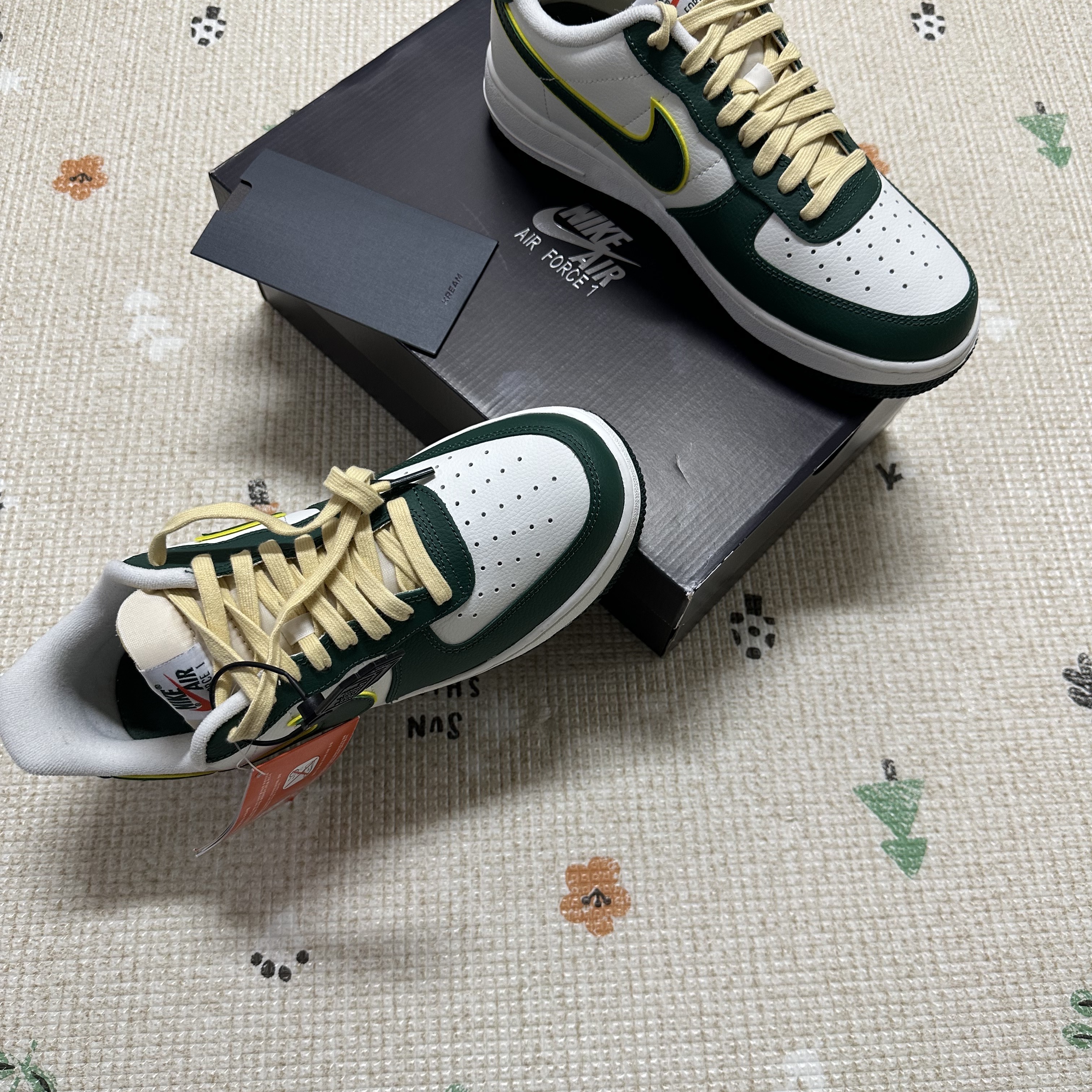 Nike Air Force 1 '07 LV8 Sail Noble Green 착용 스타일