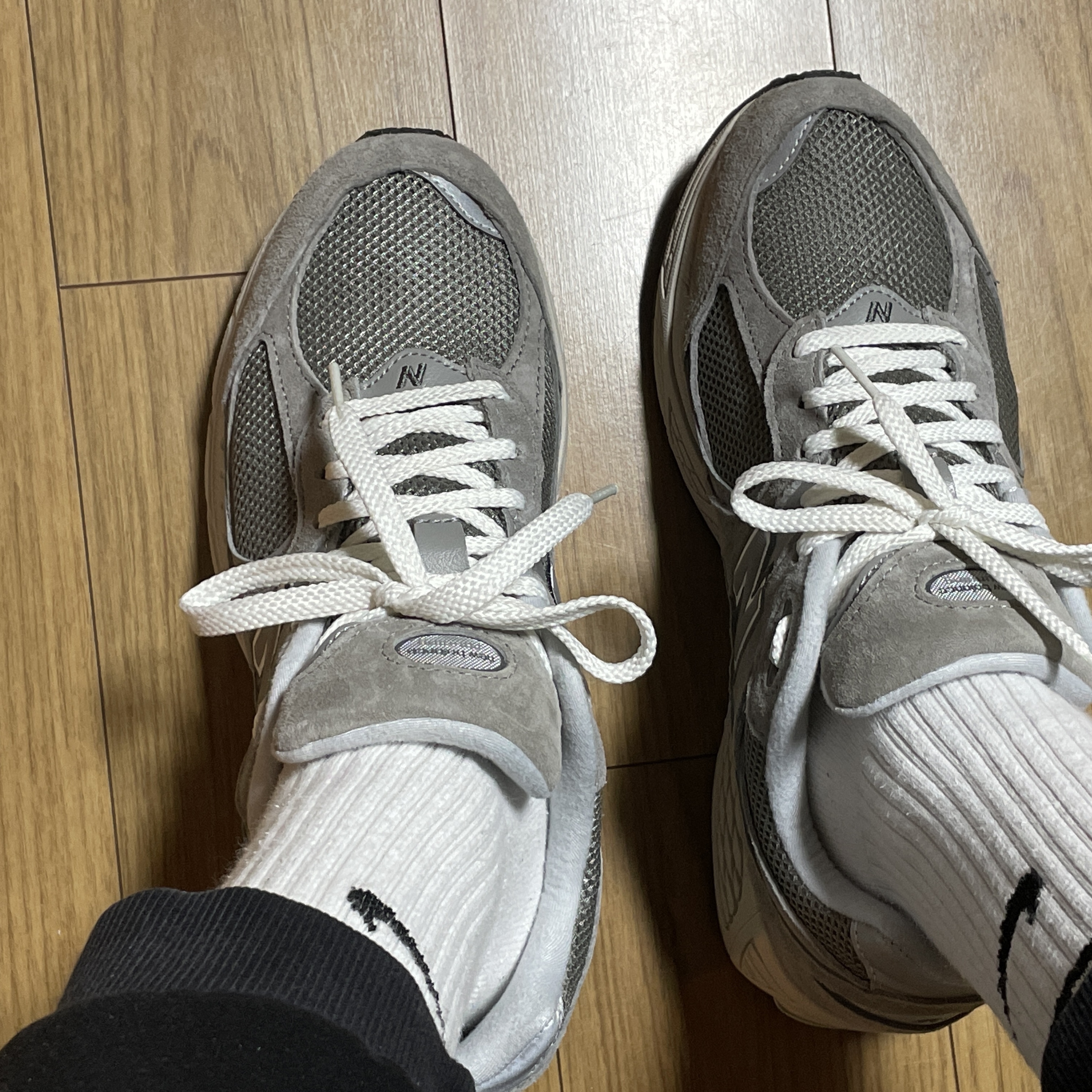 New Balance 2002R Grey 착용 스타일