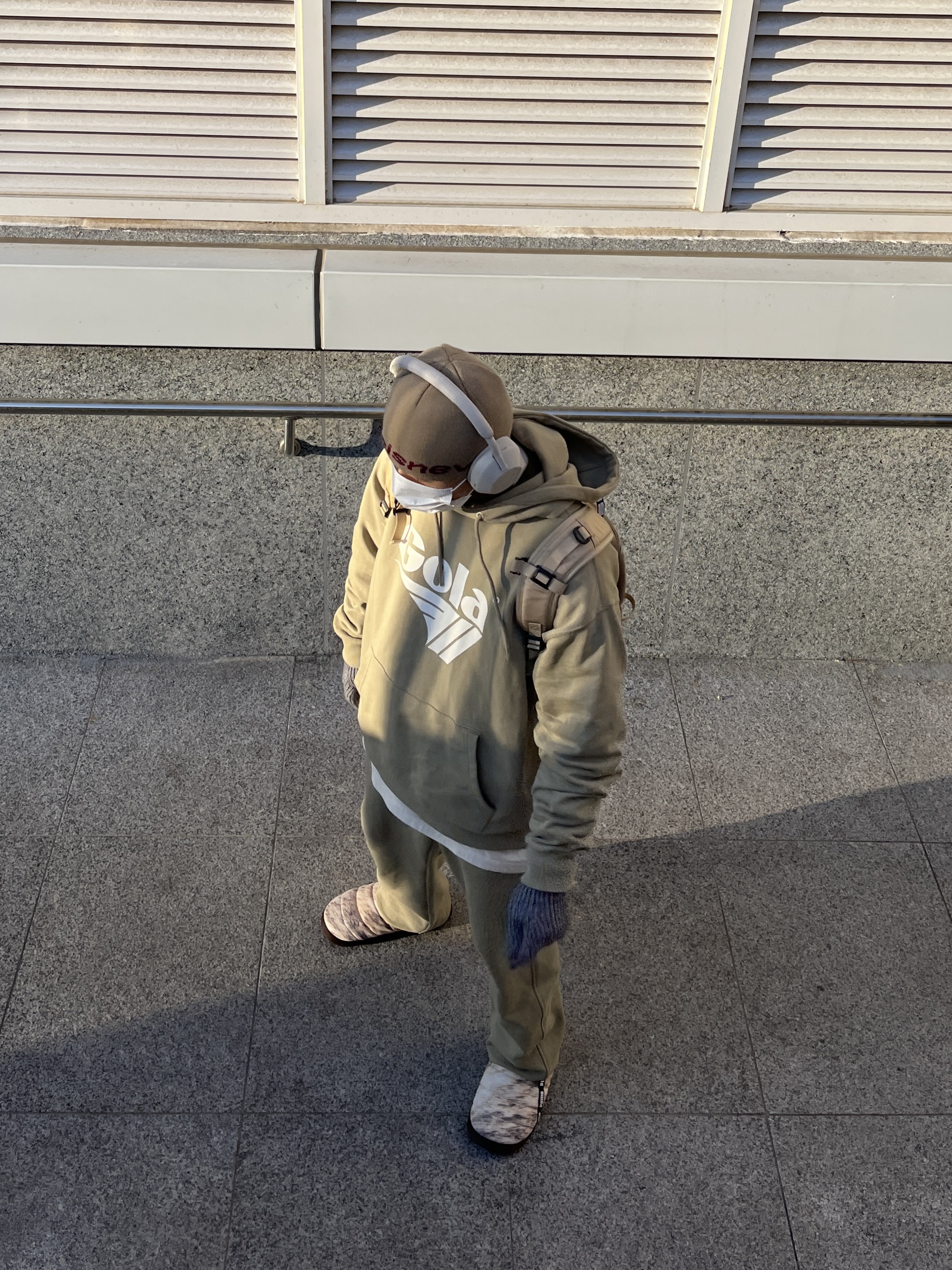 Supreme Backpack Tan - 18SS 착용 스타일 - 3