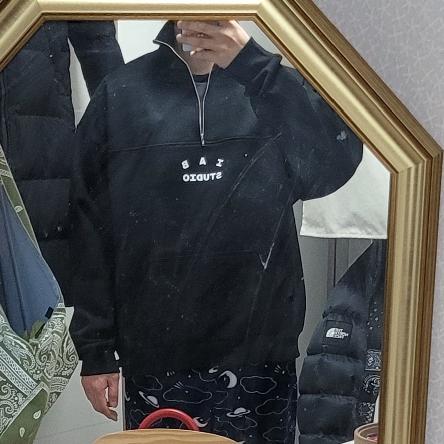 IAB Studio Half Zip-Up Black White 착용 스타일