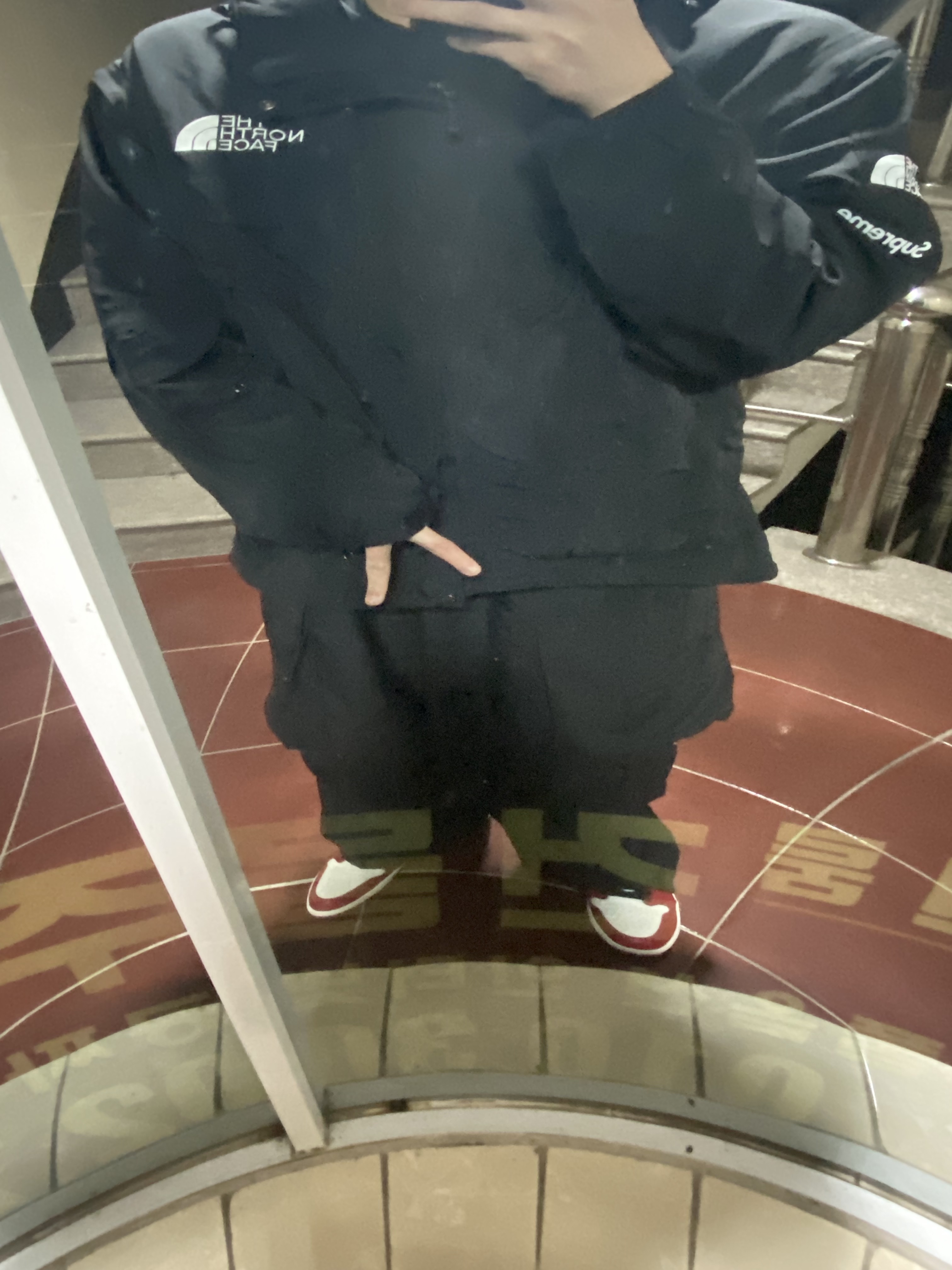 Supreme x The North Face Trekking Convertible Jacket Black - 22SS, Jordan 1 Retro High OG Chicago 2022 착용 스타일 - 4