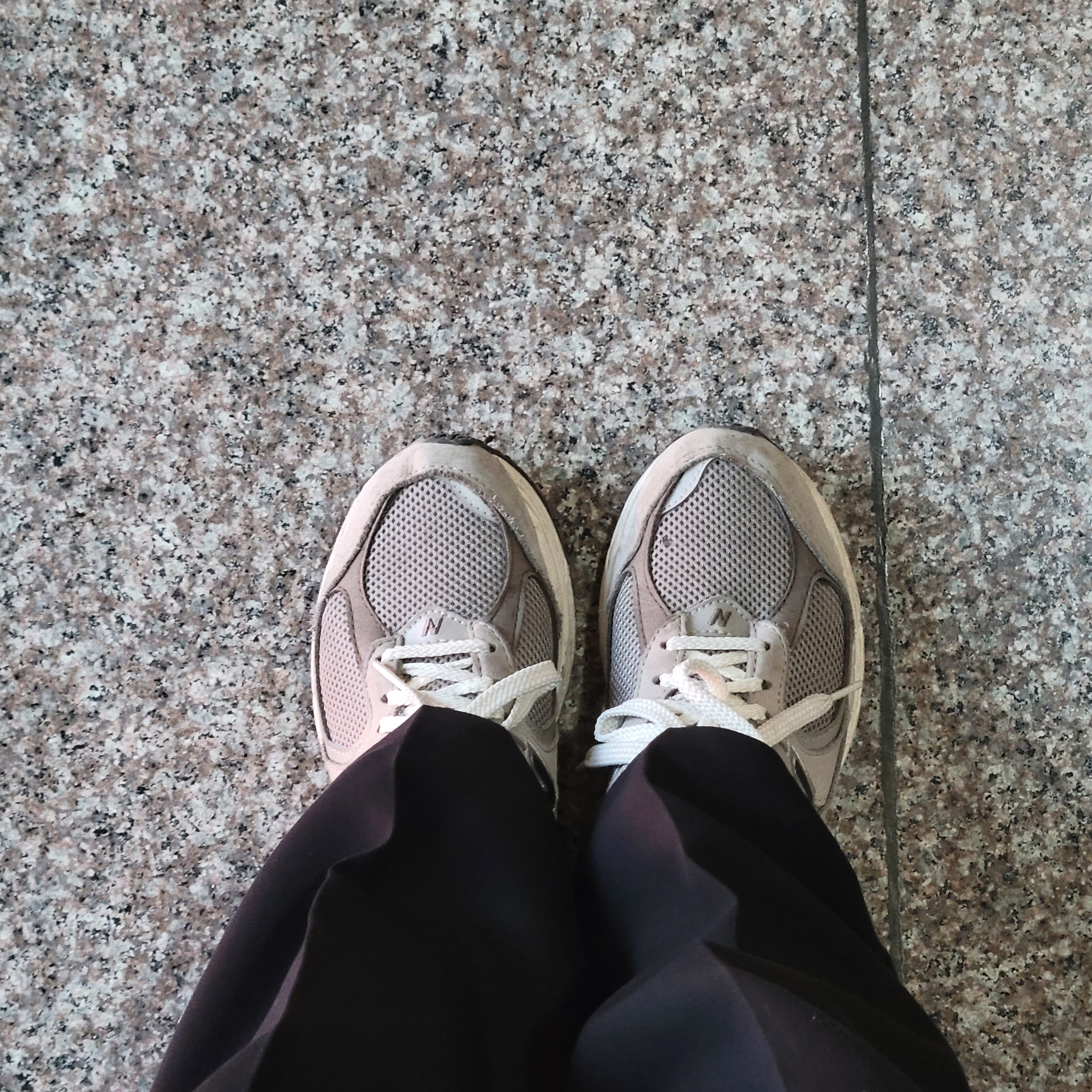 New Balance 2002 Warm Alpaca 착용 스타일 - 2