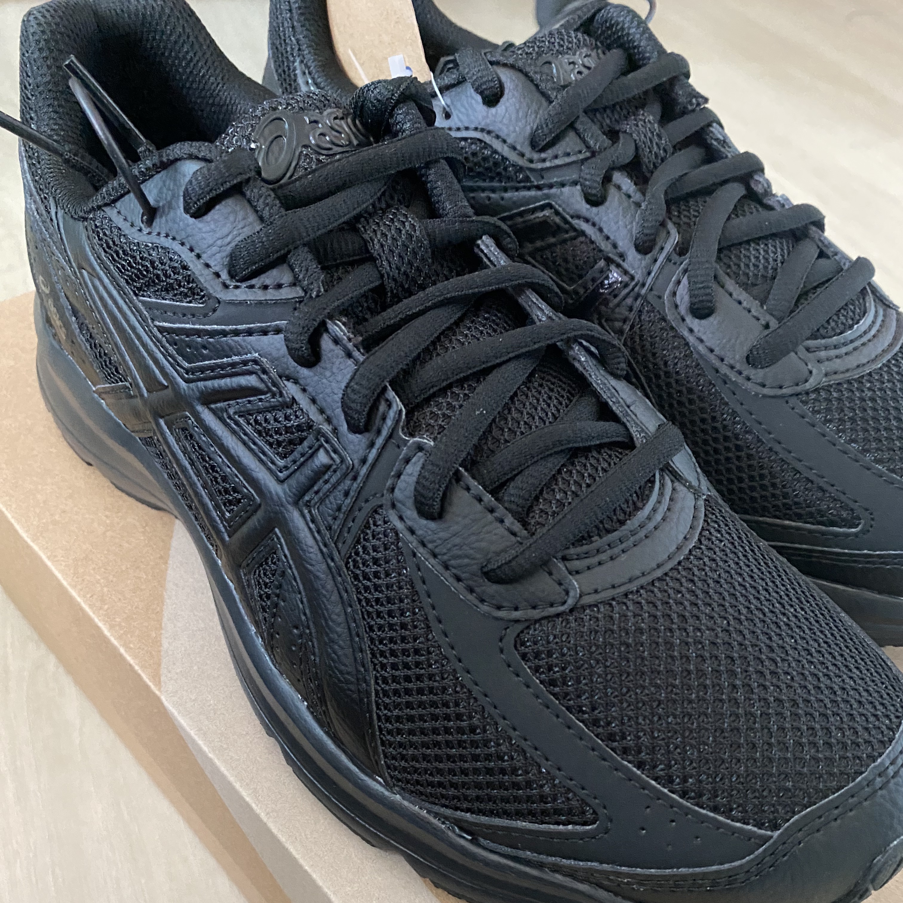 Asics Jog 100 S Black - 2E Wide 착용 스타일 - 2