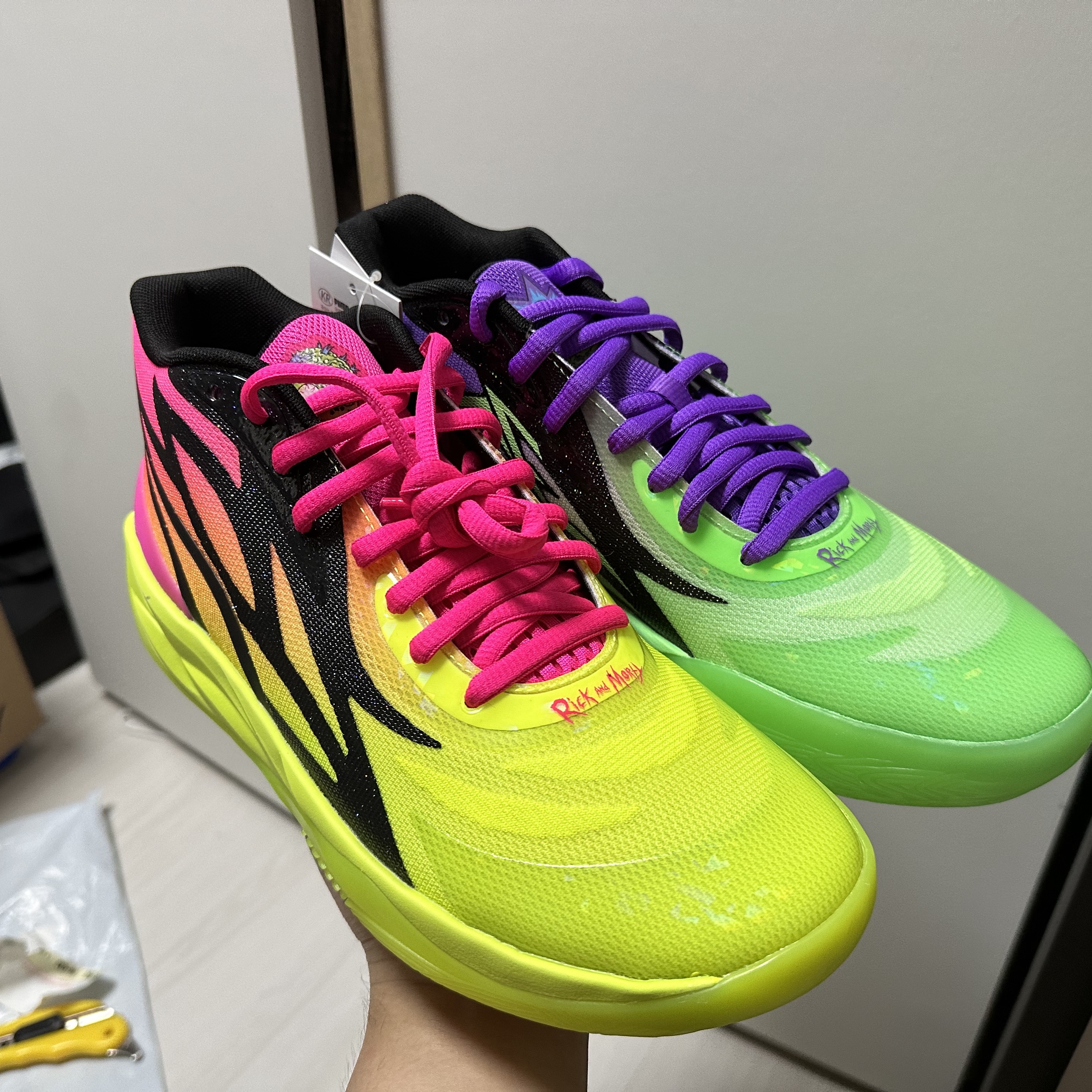 Puma x Rick & Morty MB.02 Lamelo Ball Safety Yellow Elektro Green 착용 스타일 - 1