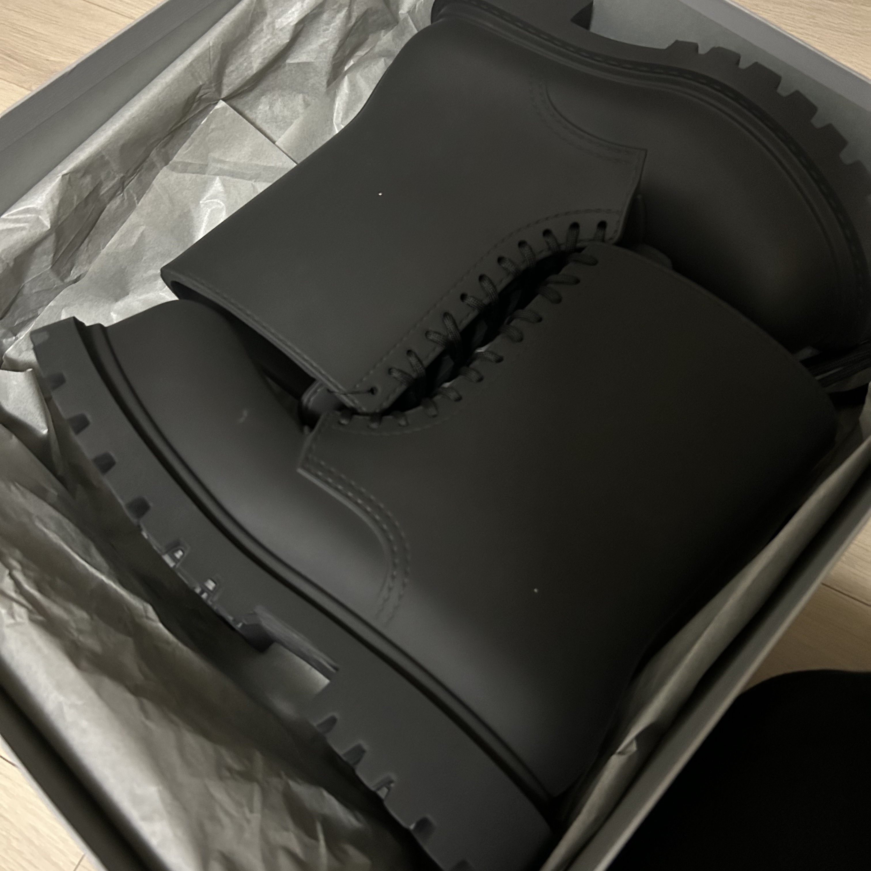 Balenciaga XL Army Boots Full Eva Black 착용 스타일 - 1