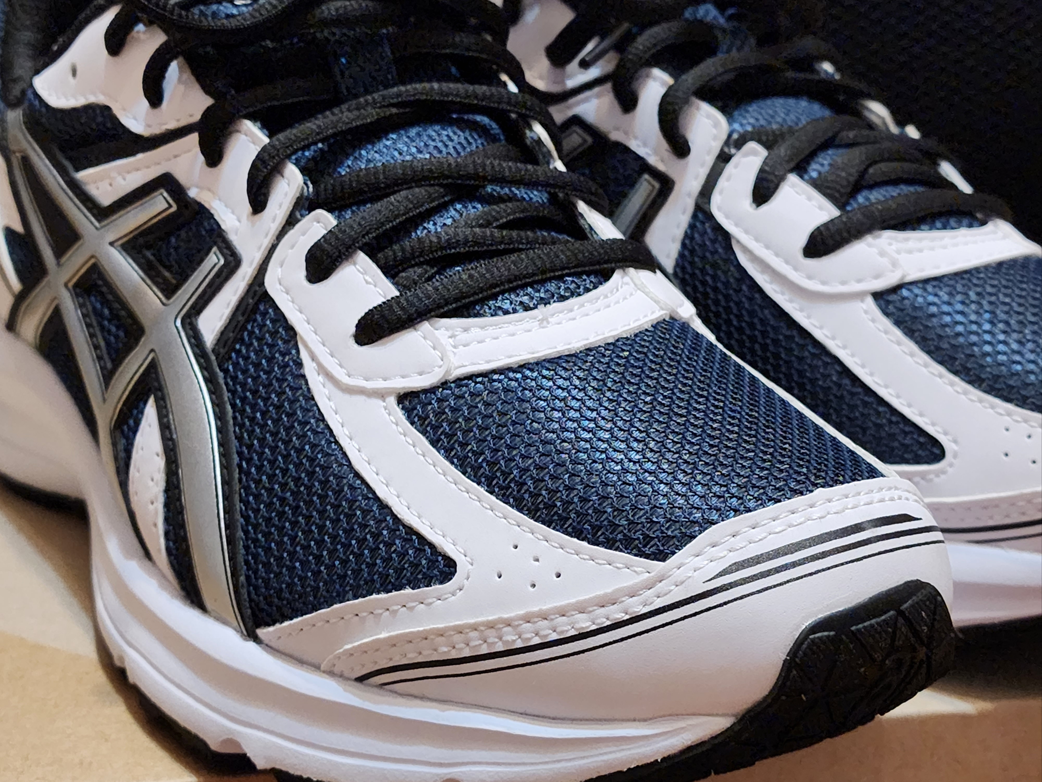 Asics Jog 100 S Navy Pure Silver - 2E Wide 착용 스타일 - 5
