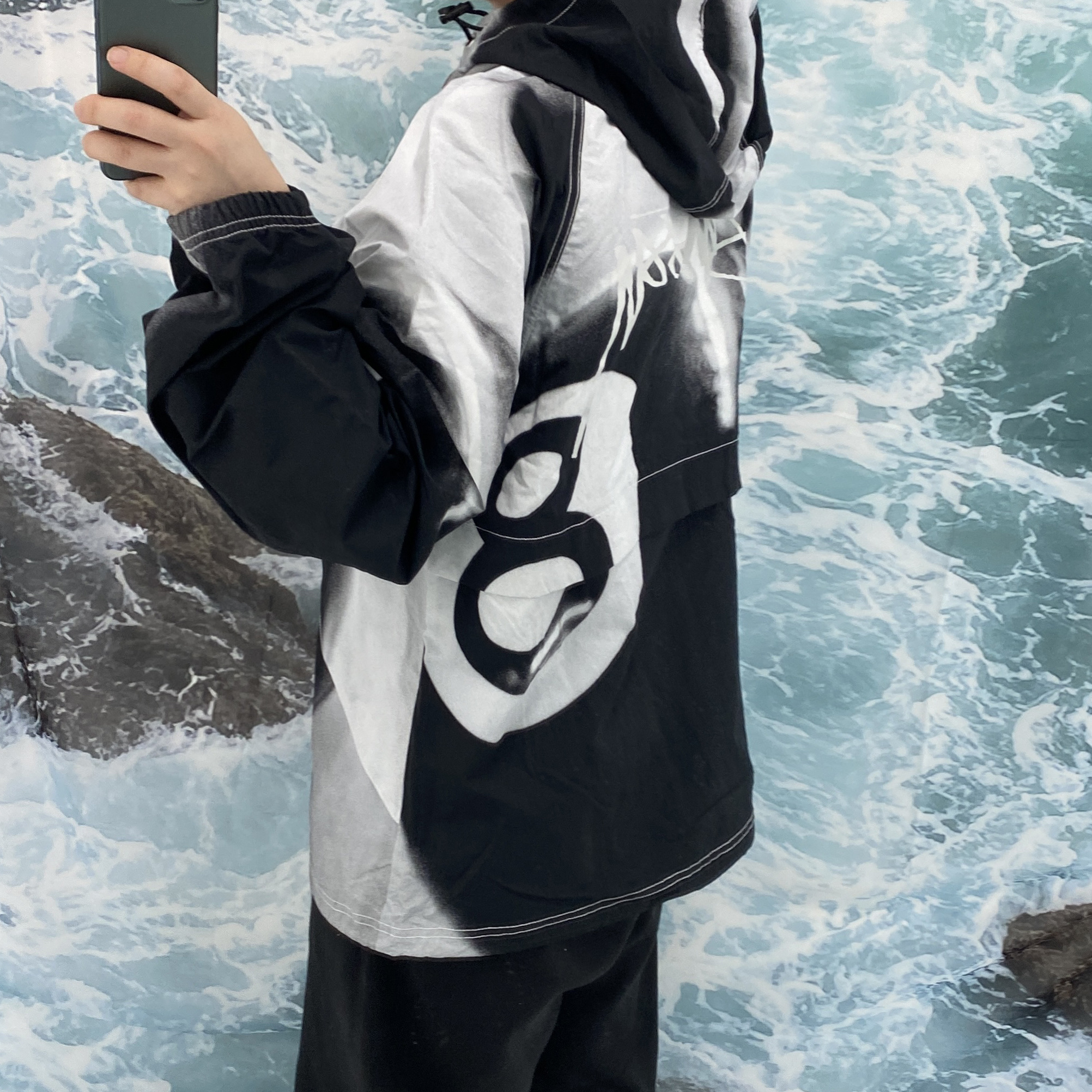 Stussy 8 Ball Beach Shell Jacket Greyscale 착용 스타일 - 4