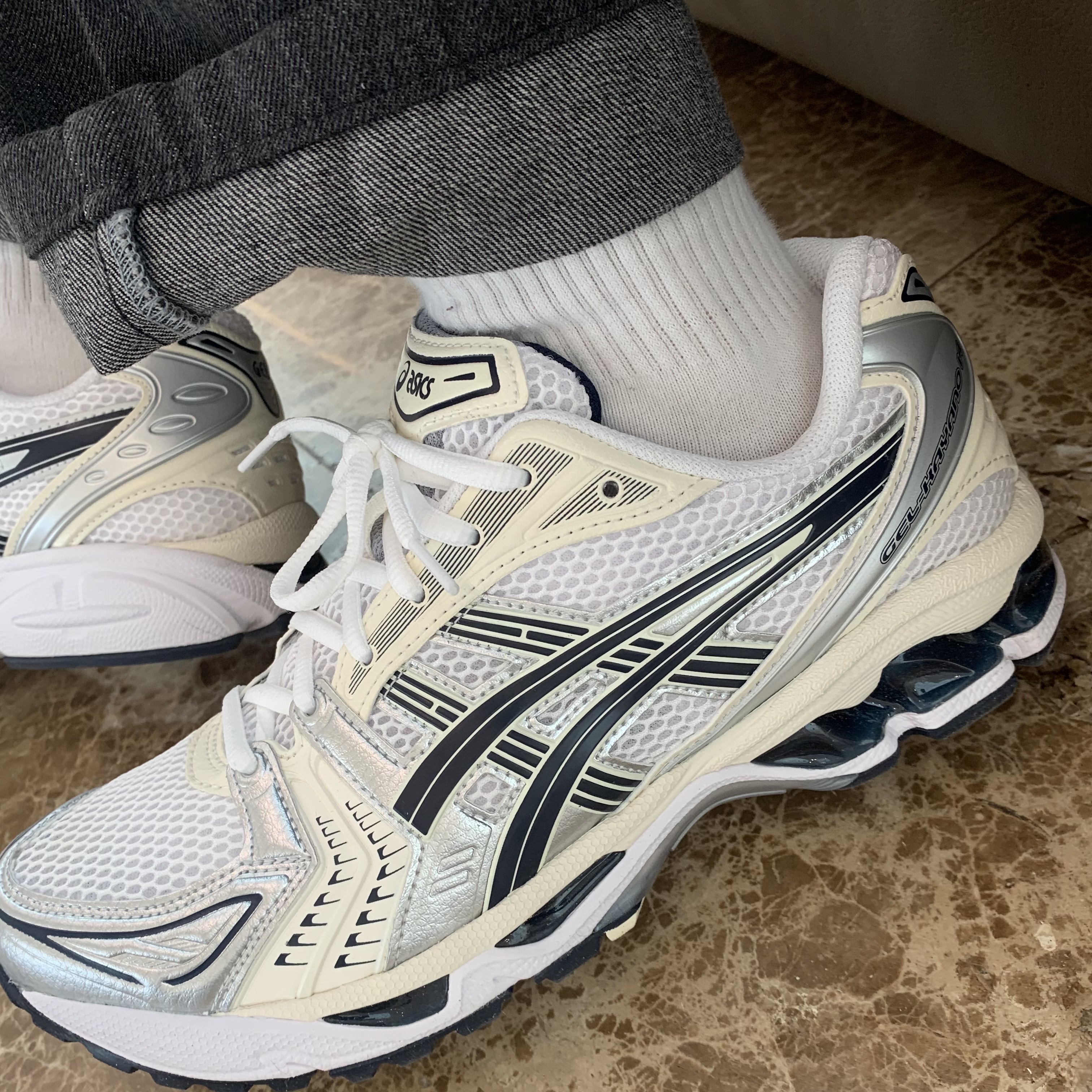 Nike Heritage 86 Futura Washed Cap White, (W) Asics Gel-Kayano 14 White Midnight 착용 스타일 - 3