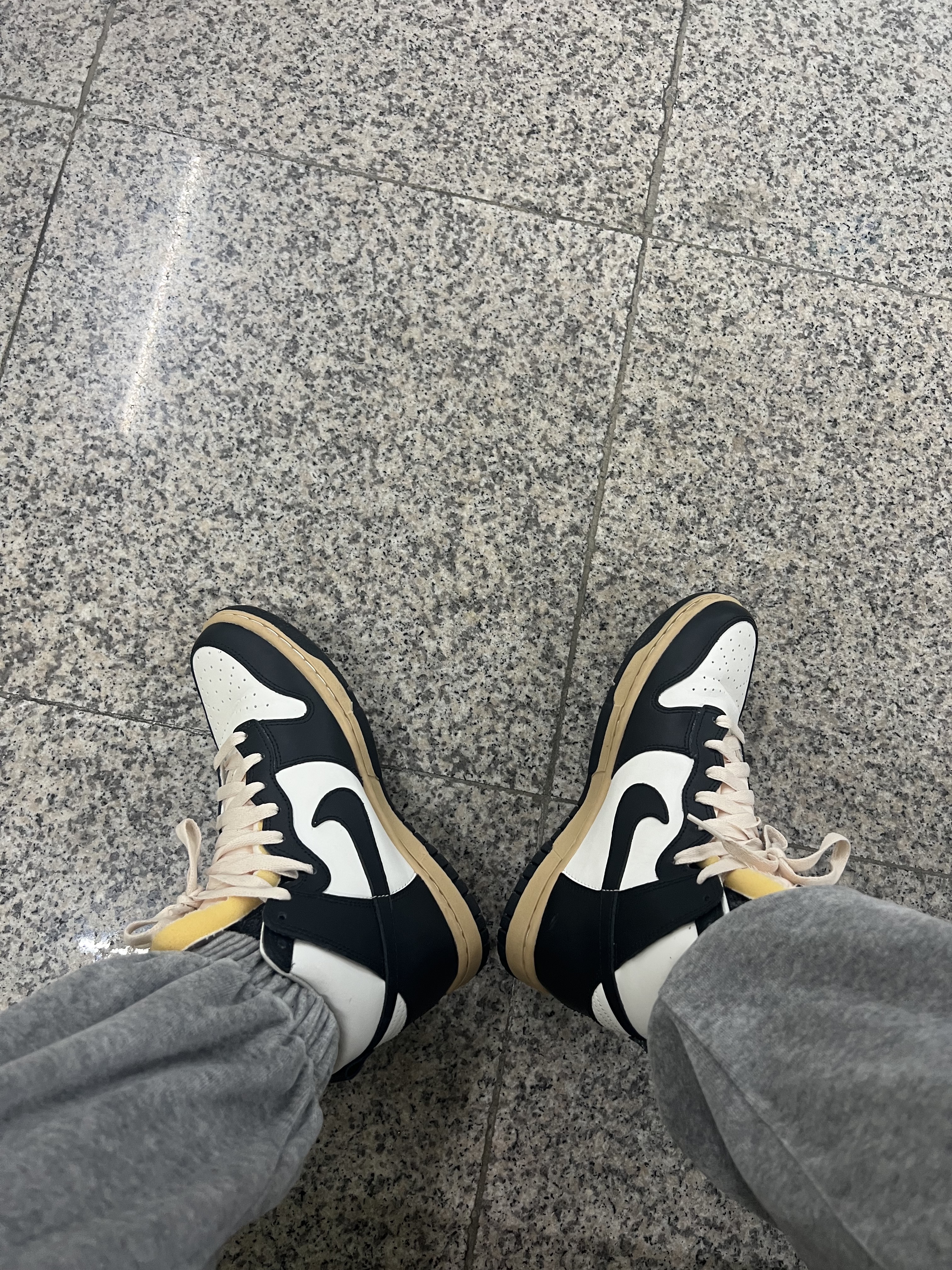 (W) Nike Dunk High SE Sail Black 착용 스타일 - 4