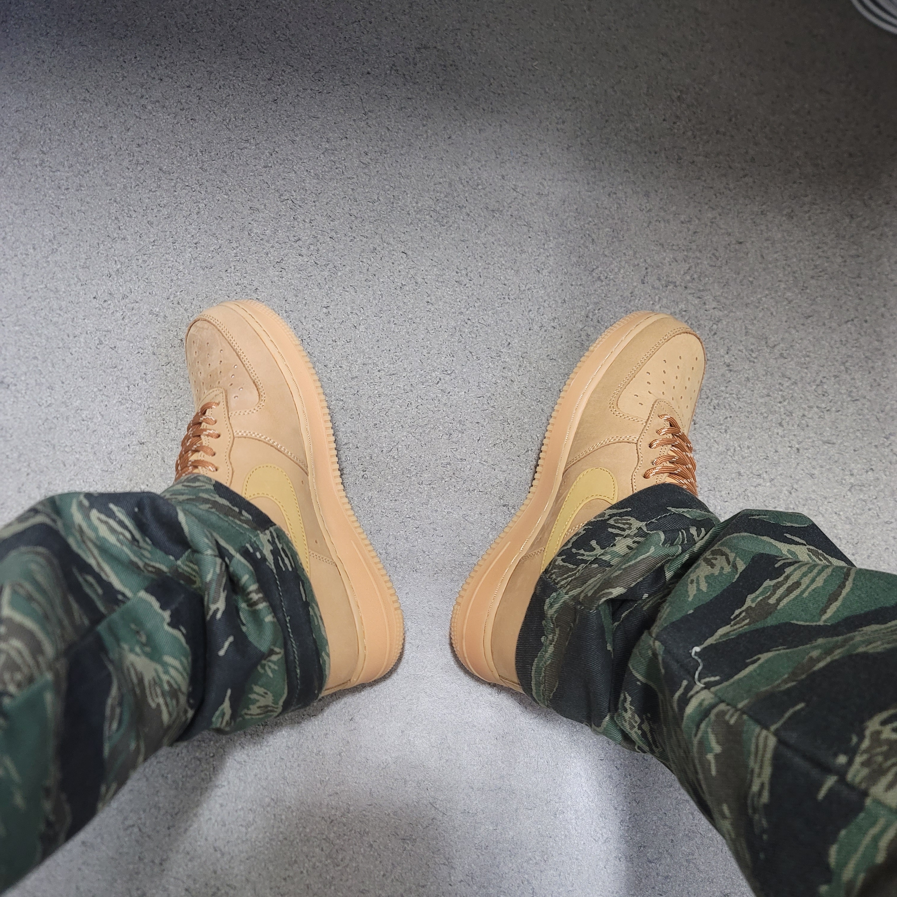 Nike Air Force 1 '07 WB Flax 착용 스타일