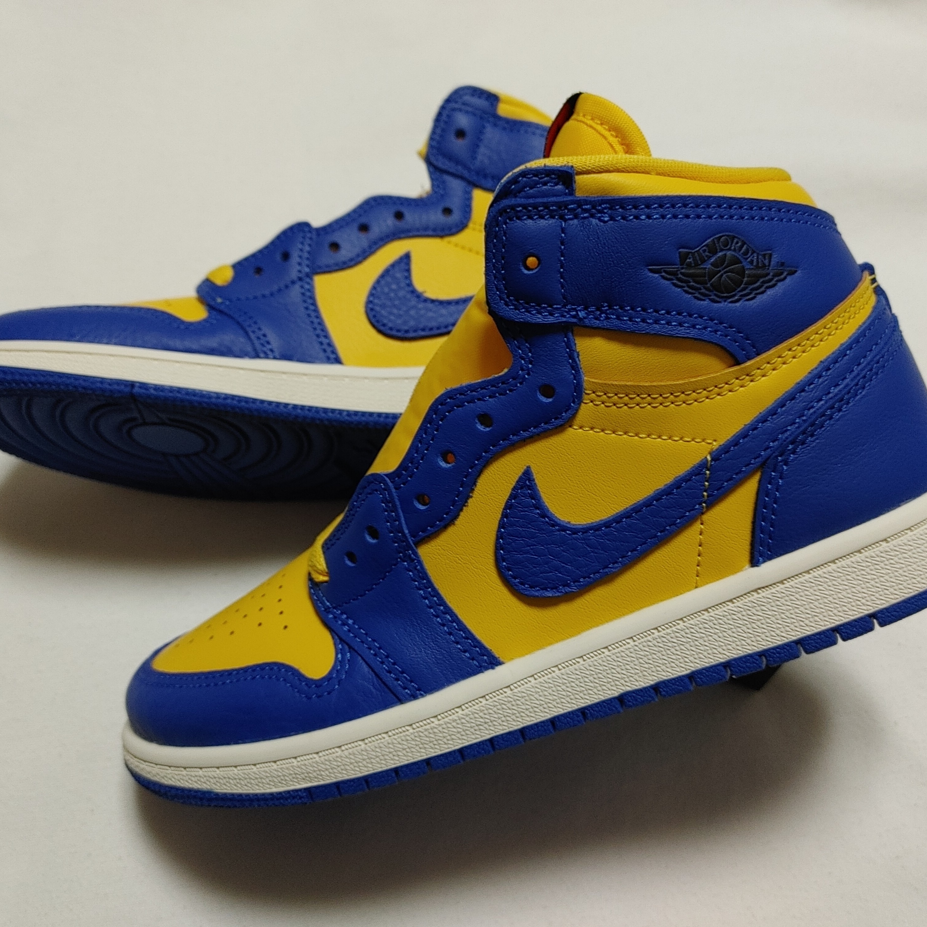 (W) Jordan 1 Retro High OG Game Royal and Varsity Maize 착용 스타일 - 1