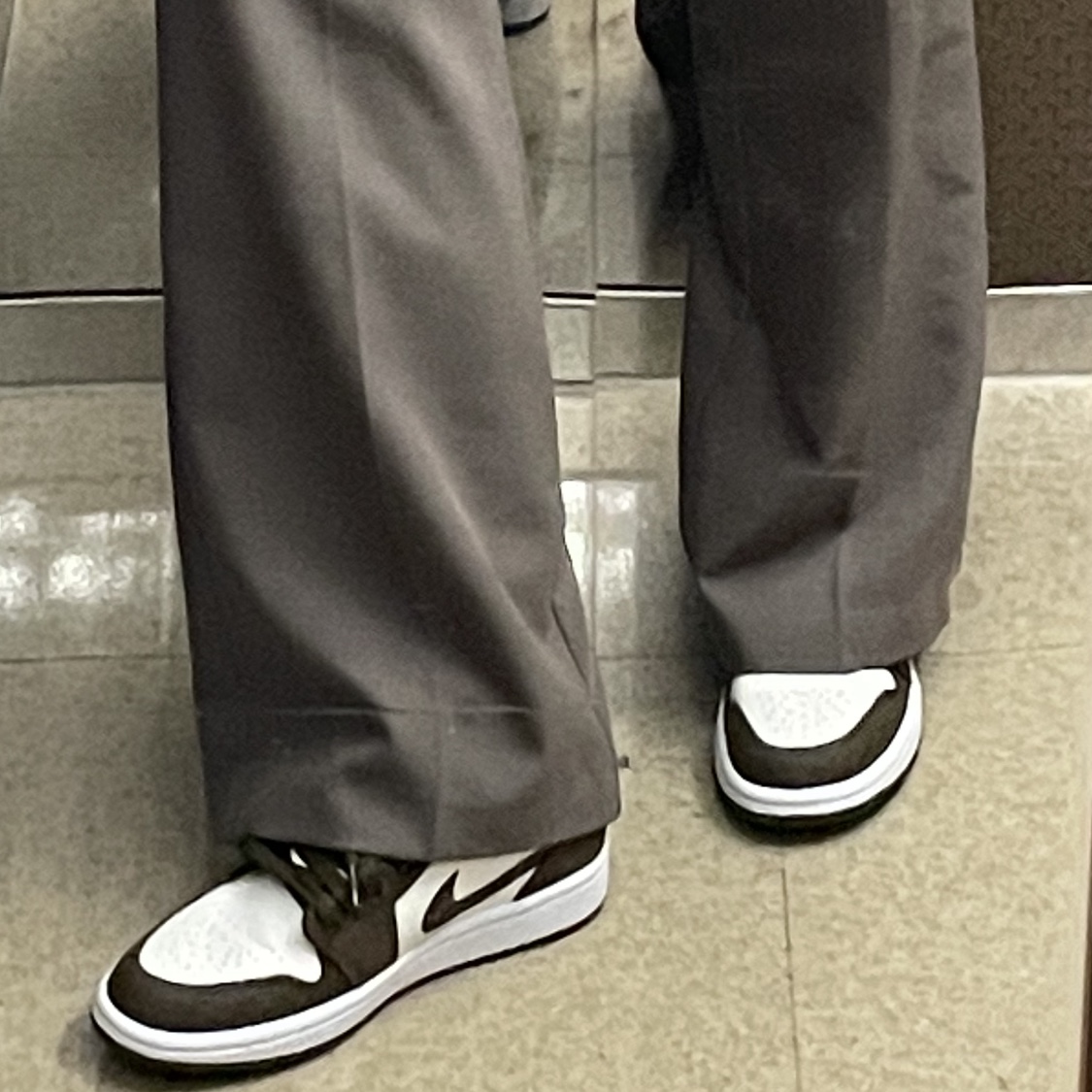 (W) Jordan 1 Low SE Light Olive 착용 스타일 - 2