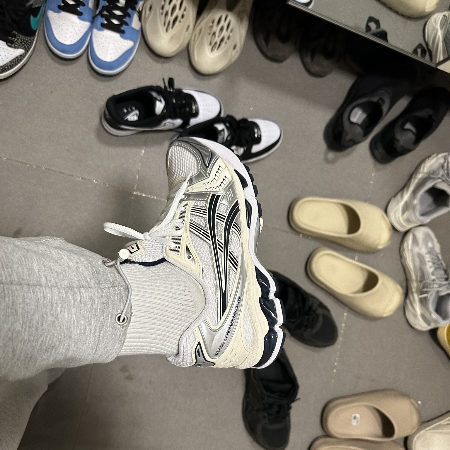 (W) Asics Gel-Kayano 14 White Midnight 착용 스타일 - 1
