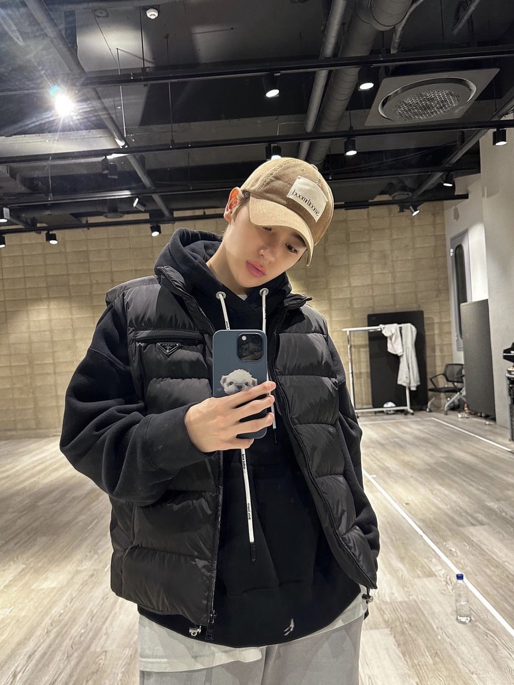 Prada Re-Nylon Down Vest Black 착용 스타일