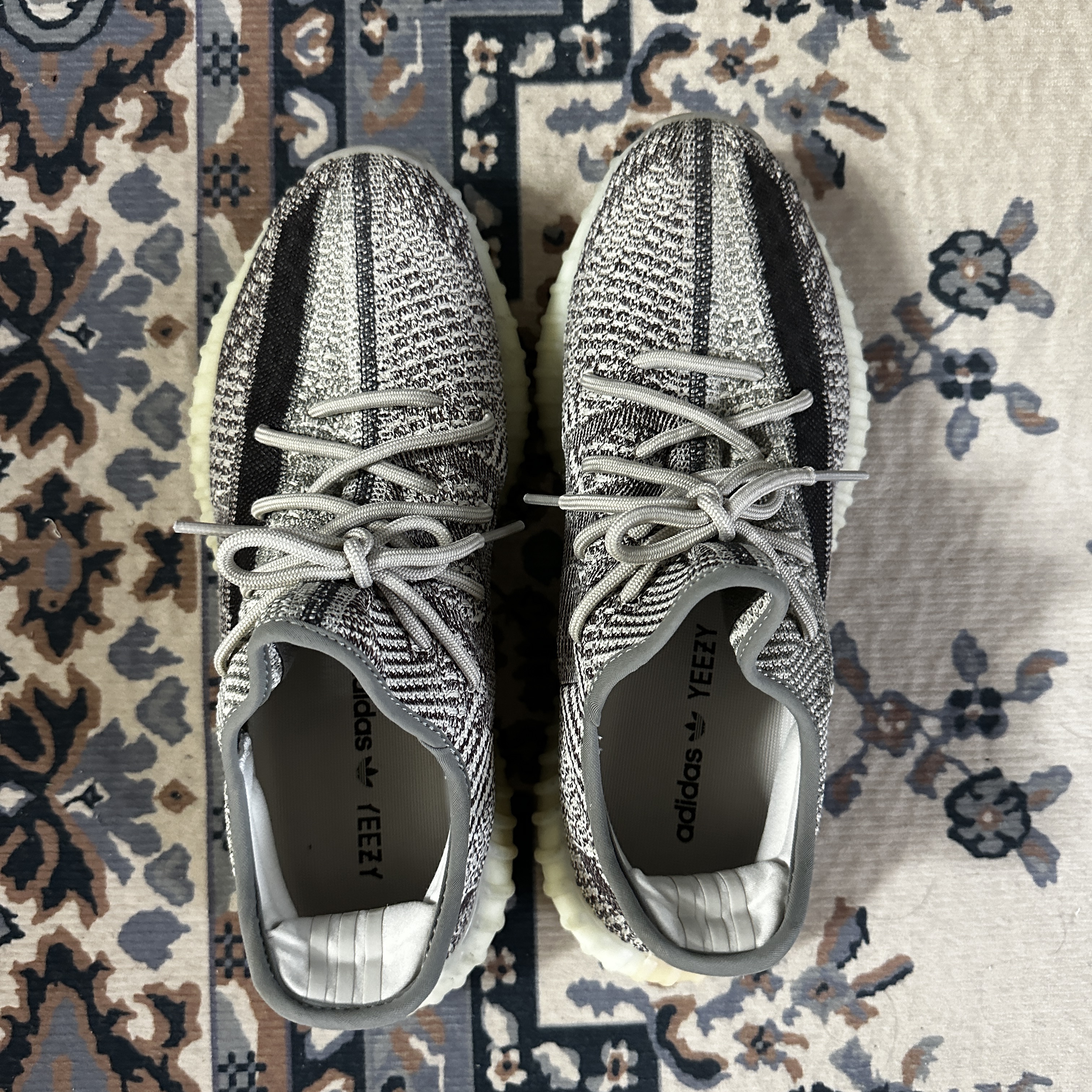 Adidas Yeezy Boost 350 V2 Zyon 착용 스타일 - 2
