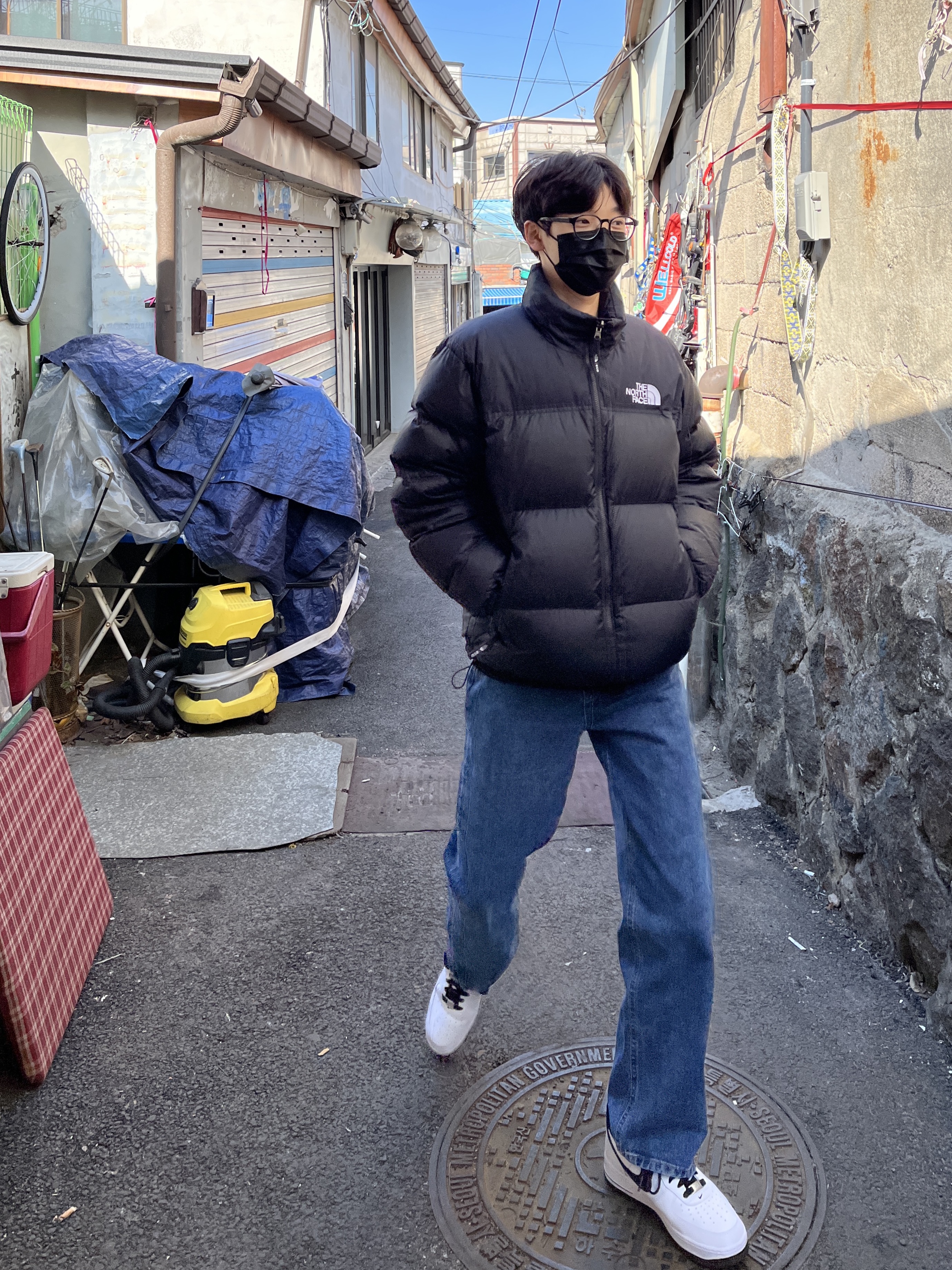 The North Face 1996 Eco Nuptse Jacket Black, Nike Air Force 1 '07 White Black 착용 스타일
