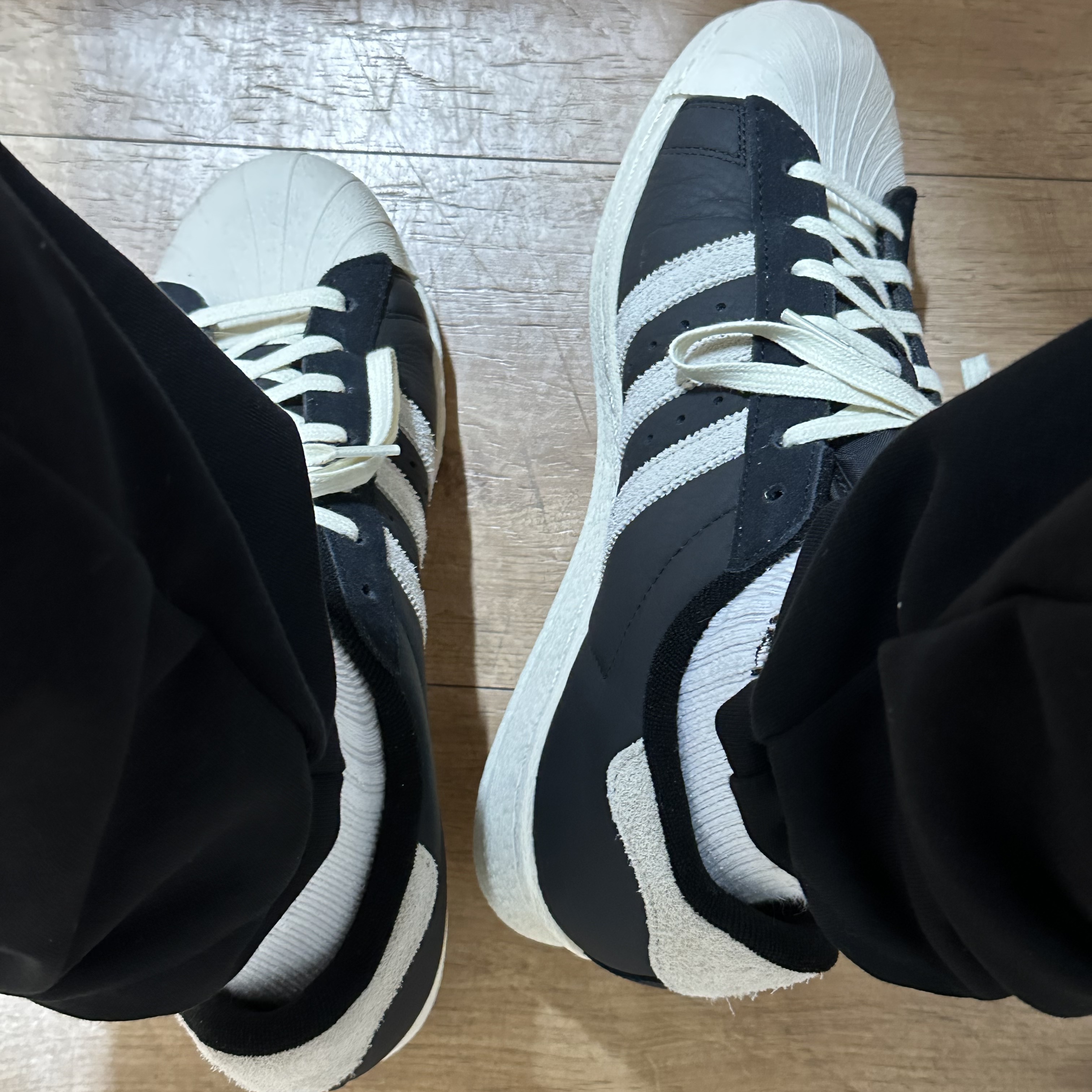 Adidas Superstar 82 Black White 착용 스타일