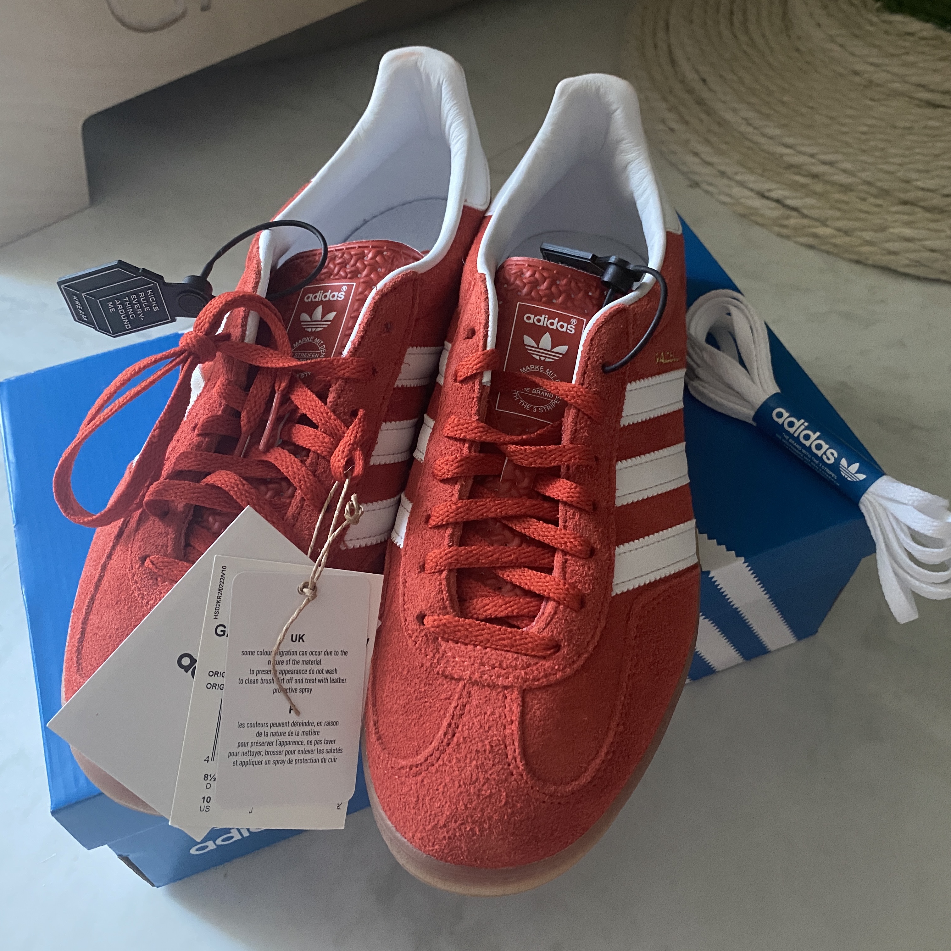 (W) Adidas Gazelle Indoor Bold Orange Cloud White 착용 스타일