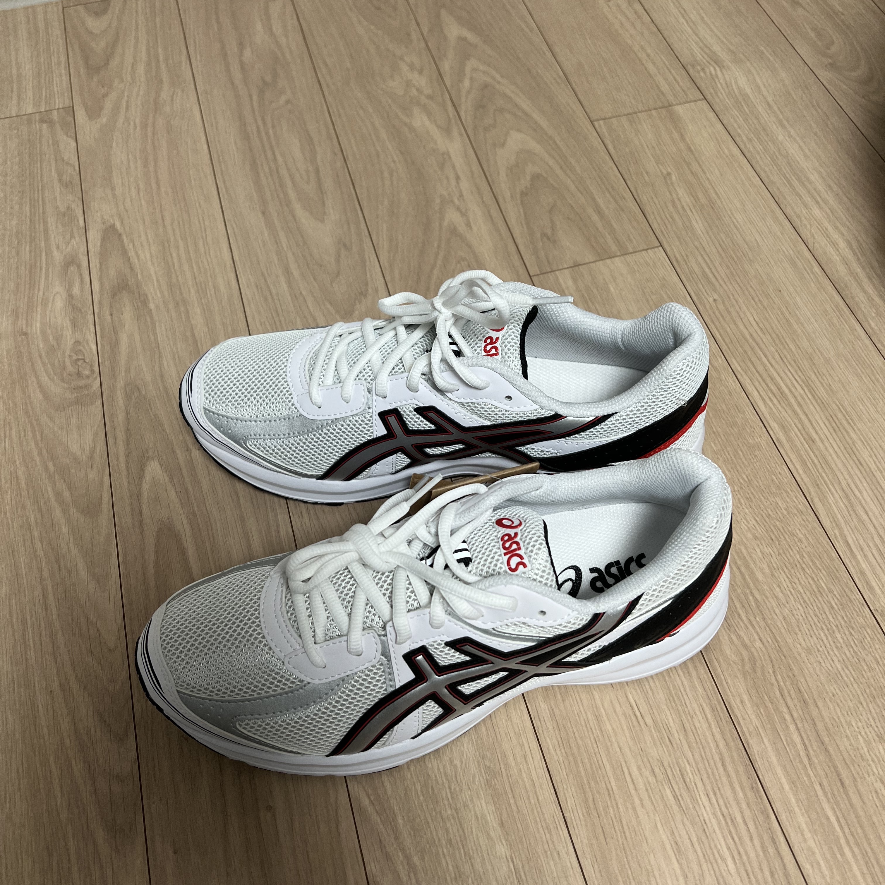 Asics Jog 100 S White Pure Silver - 2E Wide 착용 스타일
