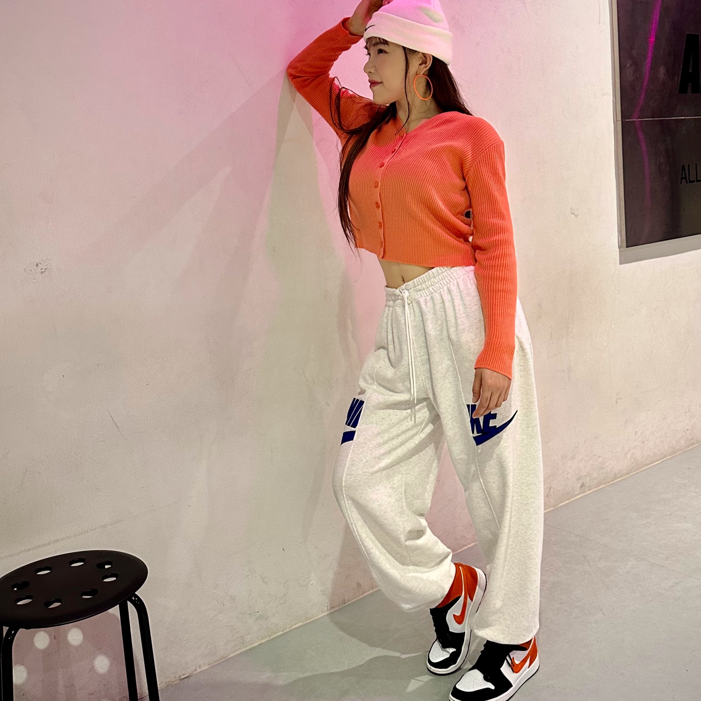 Jordan 1 Mid Shattered Backboard, Nike x Stussy NRG Cuffed Beanie Summit White 착용 스타일