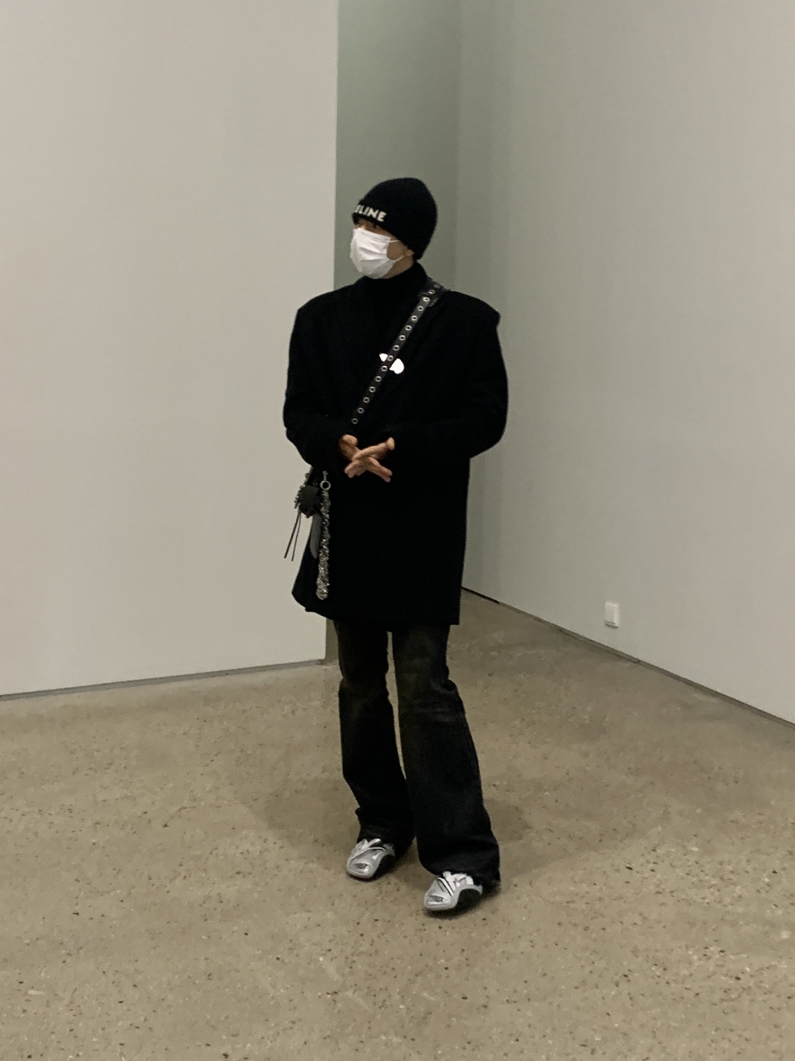 Celine Embroidered Knit Wool Beanie Black, Balenciaga Tyrex Sneakers Black Grey 착용 스타일 - 4