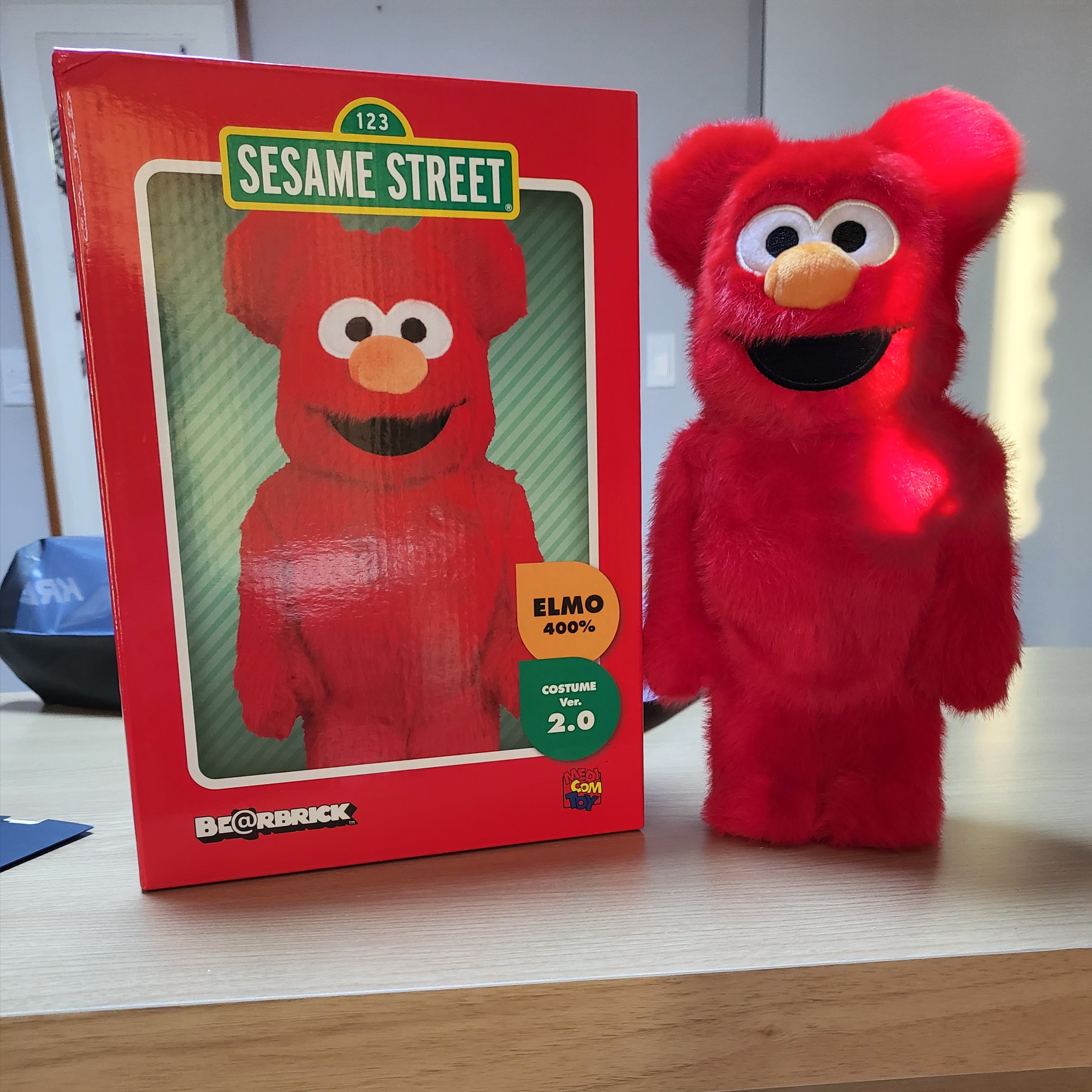 Bearbrick Sesame Street Elmo Costume Ver. 2 400% 착용 스타일