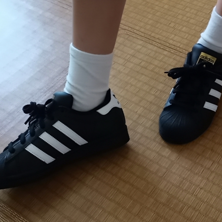 (J) Adidas Superstar Black White 착용 스타일