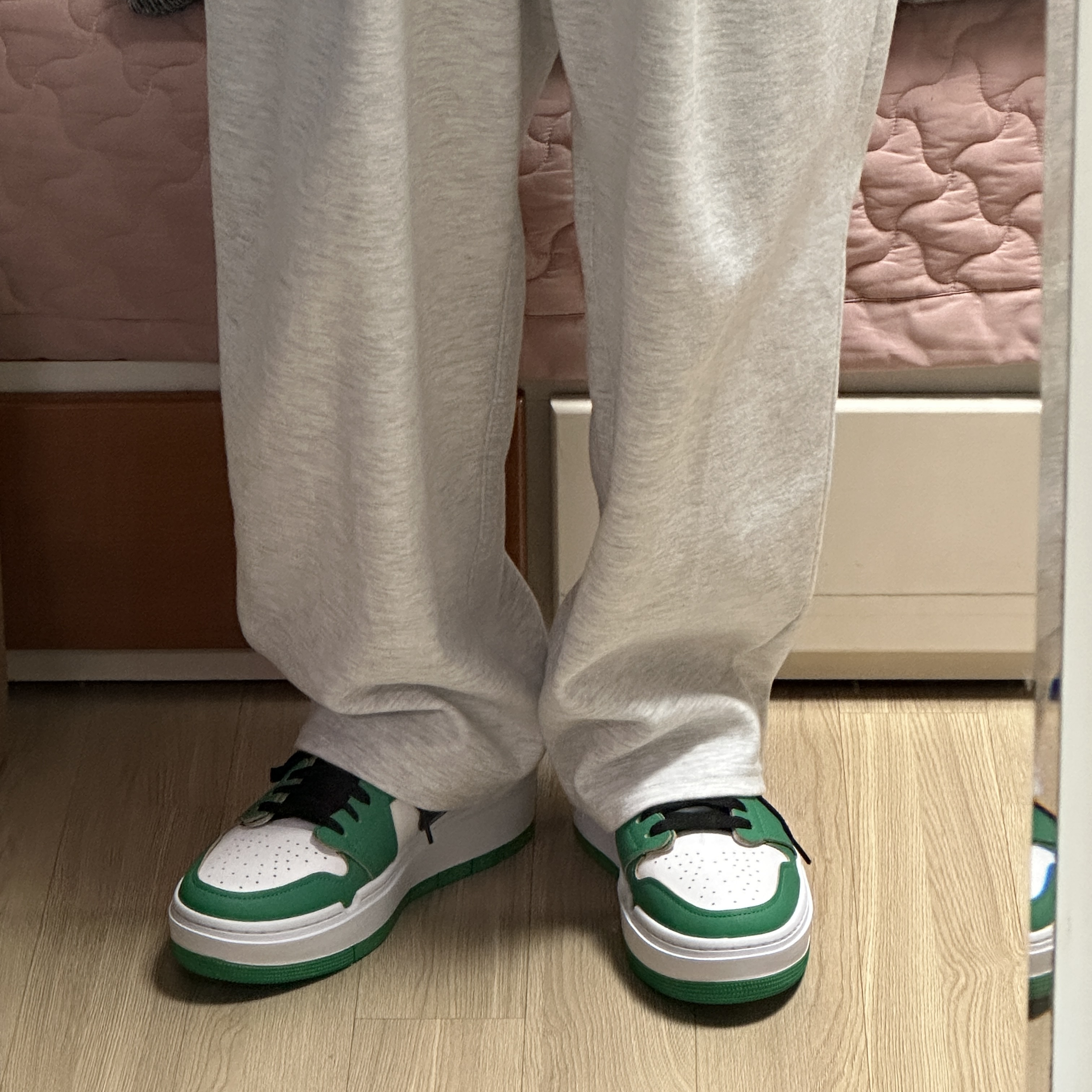(W) Jordan 1 Elevate Low SE Lucky Green, (W) Jordan 1 Retro High OG Lucky Green 착용 스타일 - 1