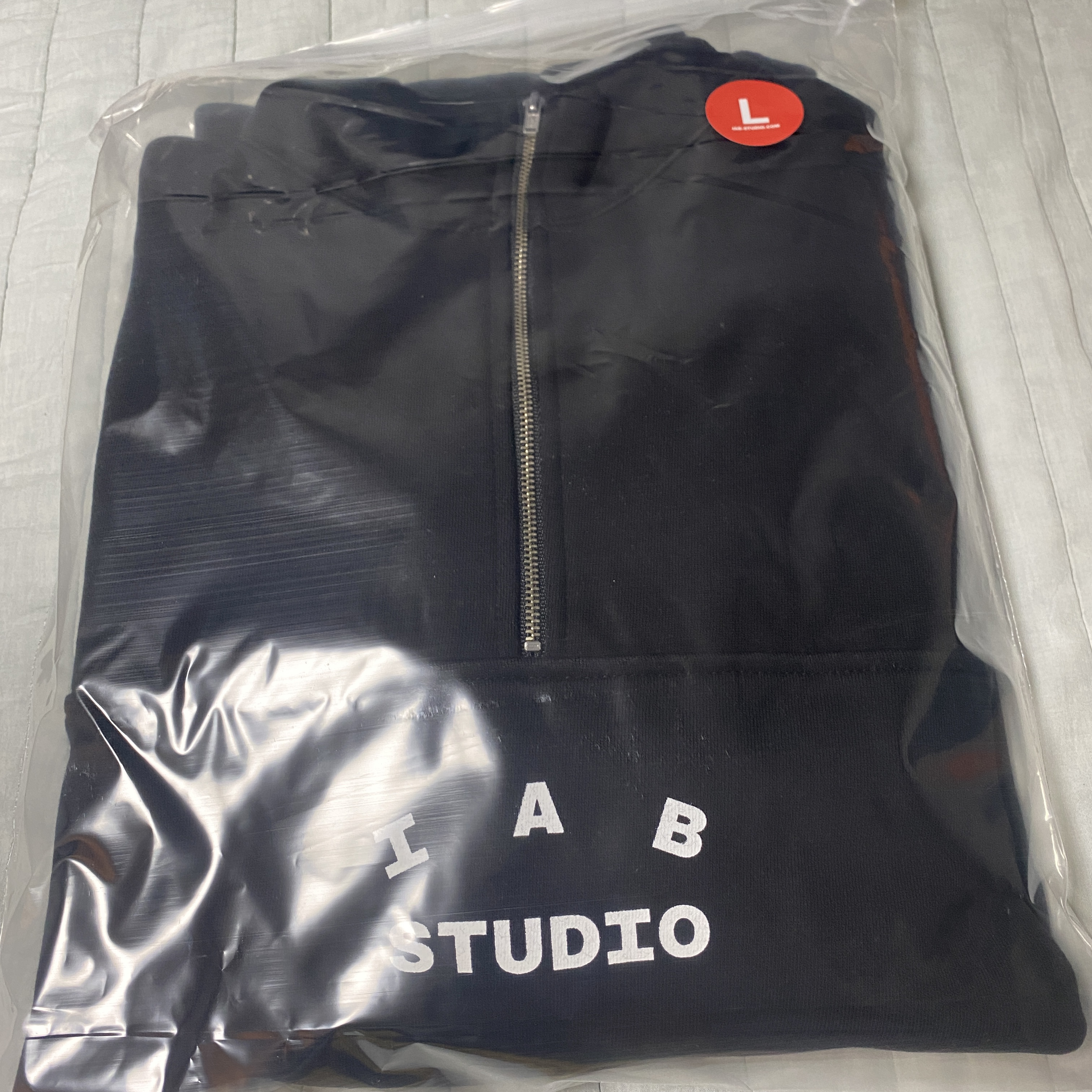IAB Studio Half Zip-Up Black White 착용 스타일