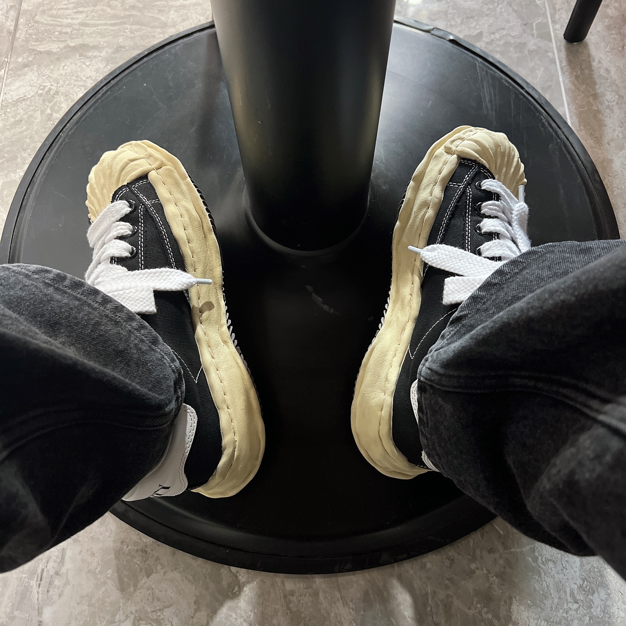 Maison Mihara Yasuhiro Blakey VL OG Sole Canvas Low-top Sneakers Black 착용 스타일
