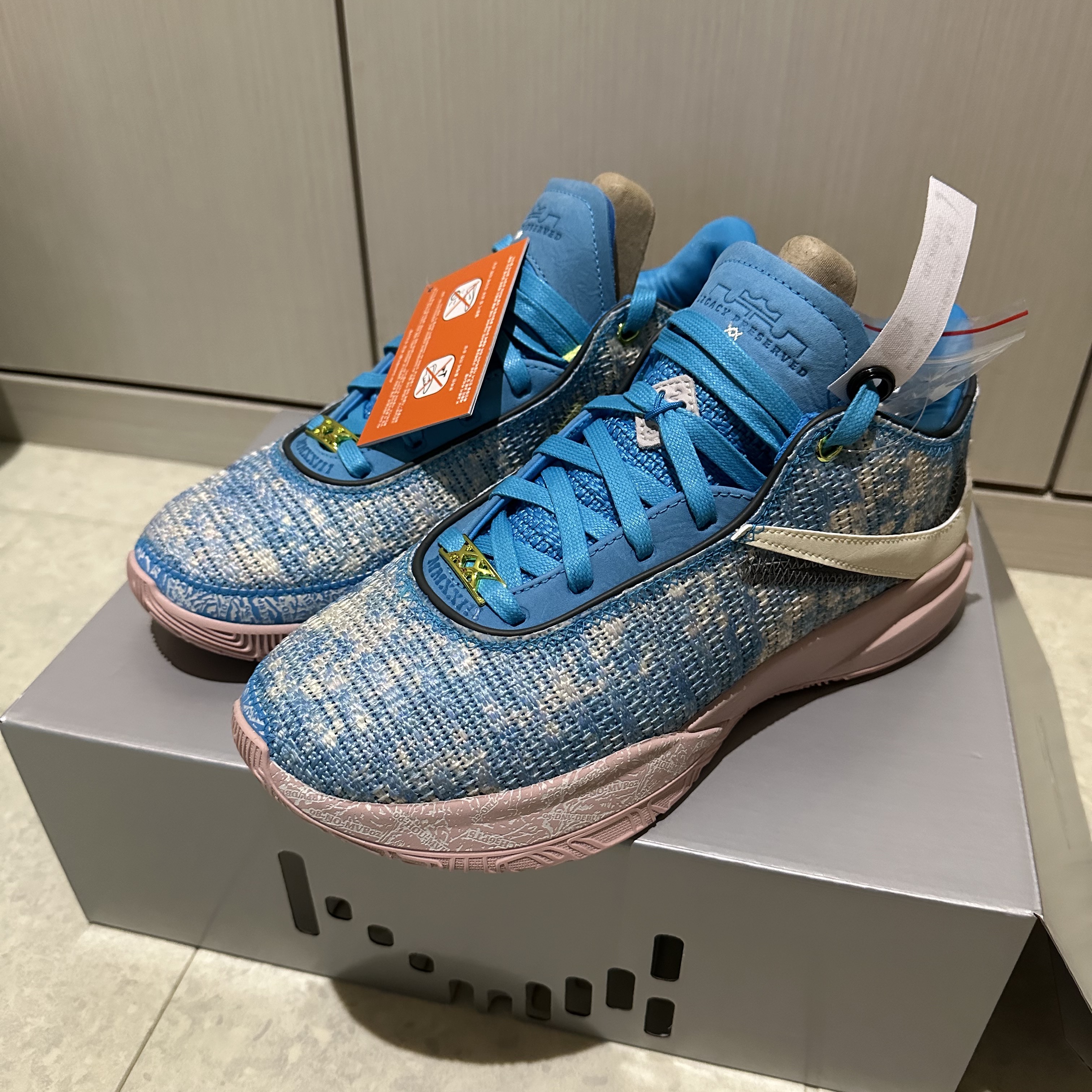 Nike LeBron XX ASW EP Blue Lightning Coconut Milk 착용 스타일 - 2